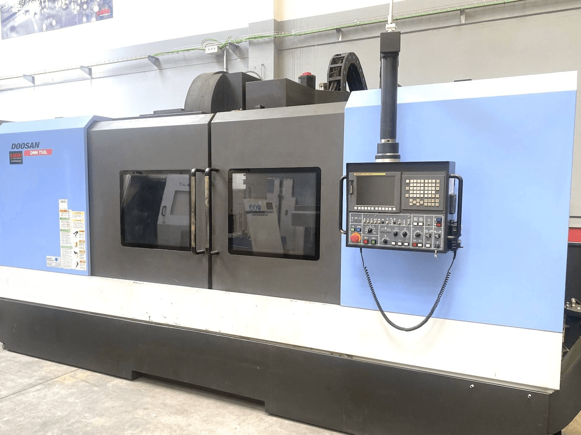 Masina Doosan DNM 750L eestvaade