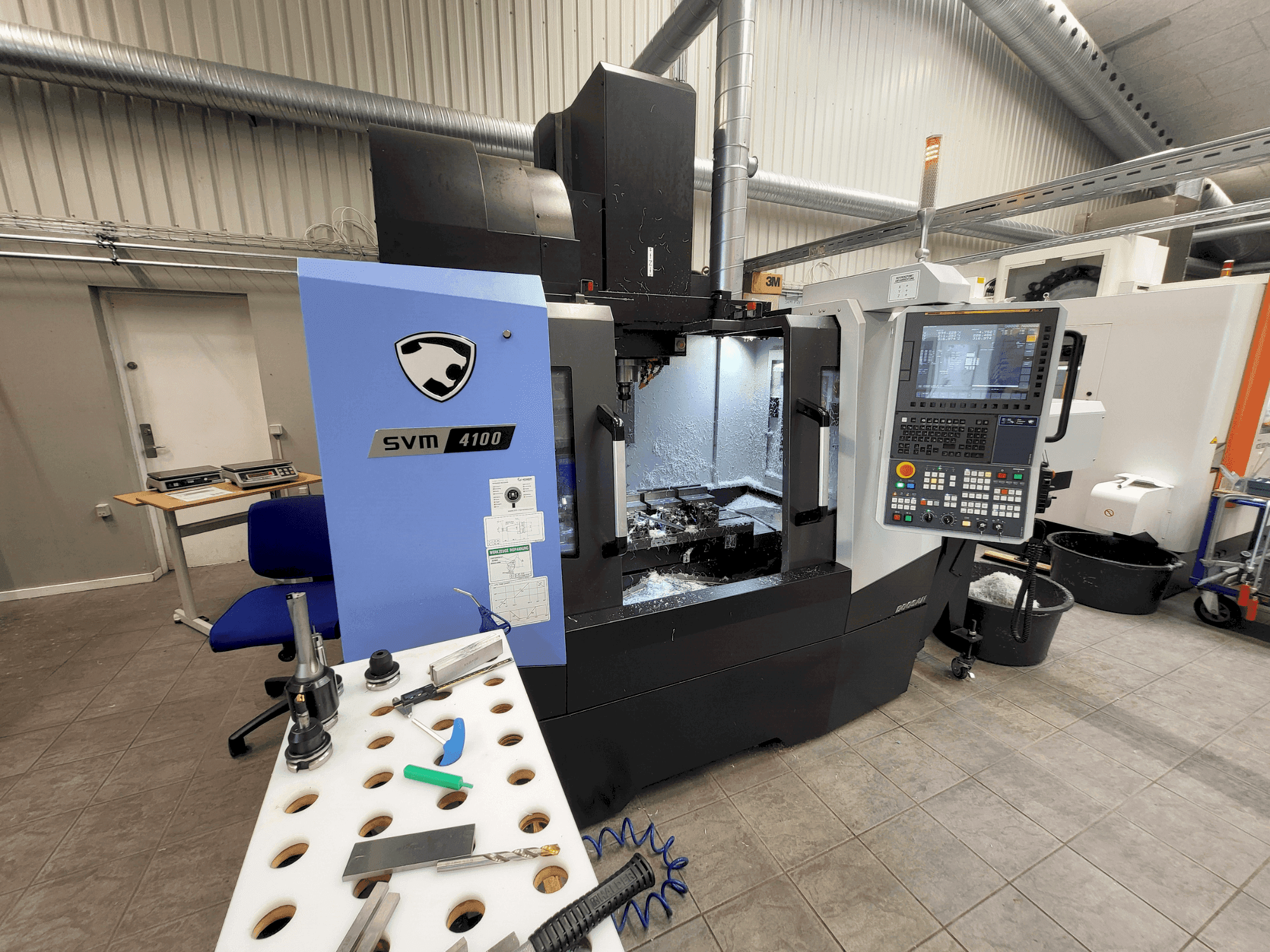 Masina DOOSAN SVM4100 eestvaade