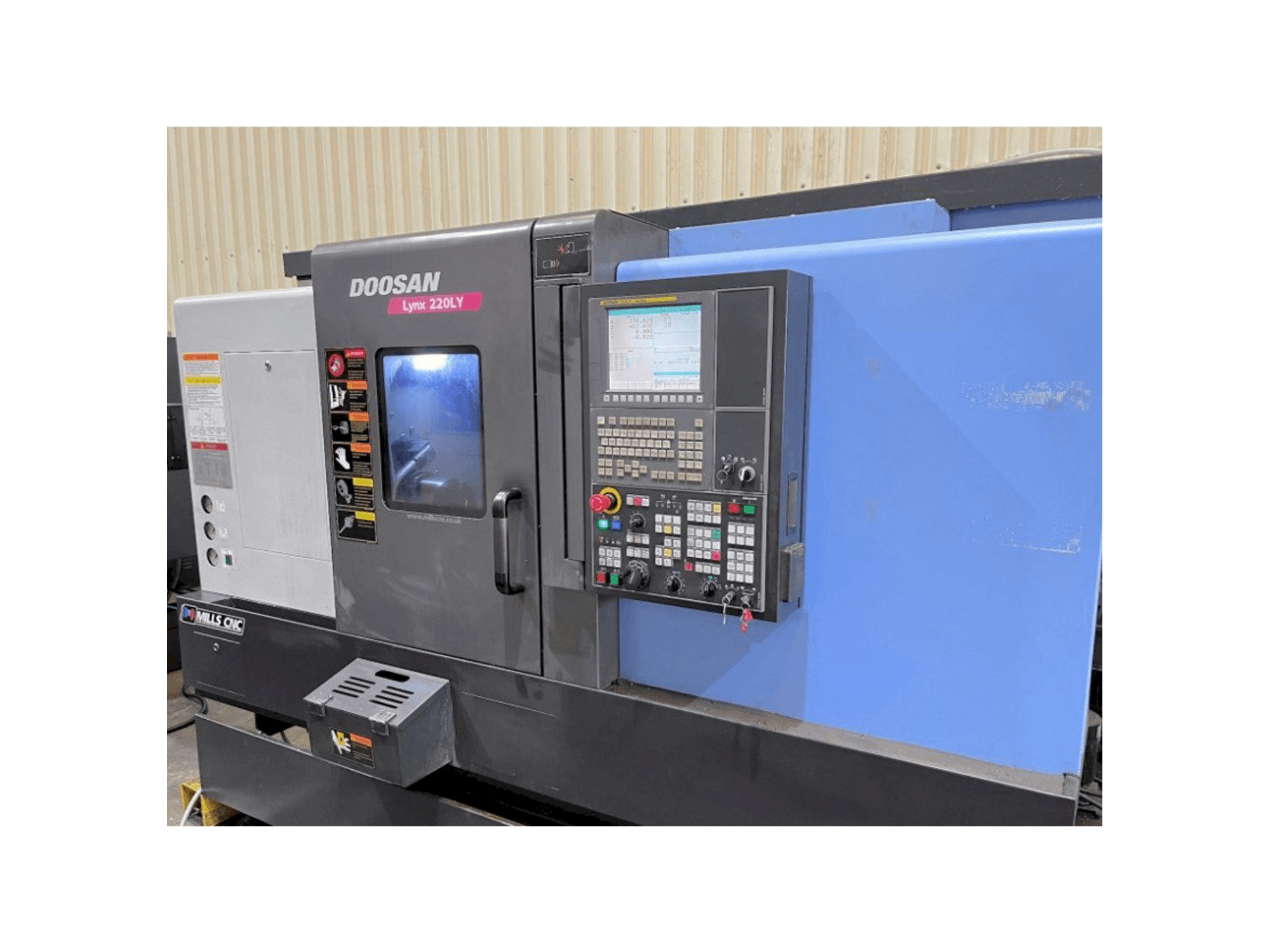 Masina Doosan Lynx 220LYC eestvaade