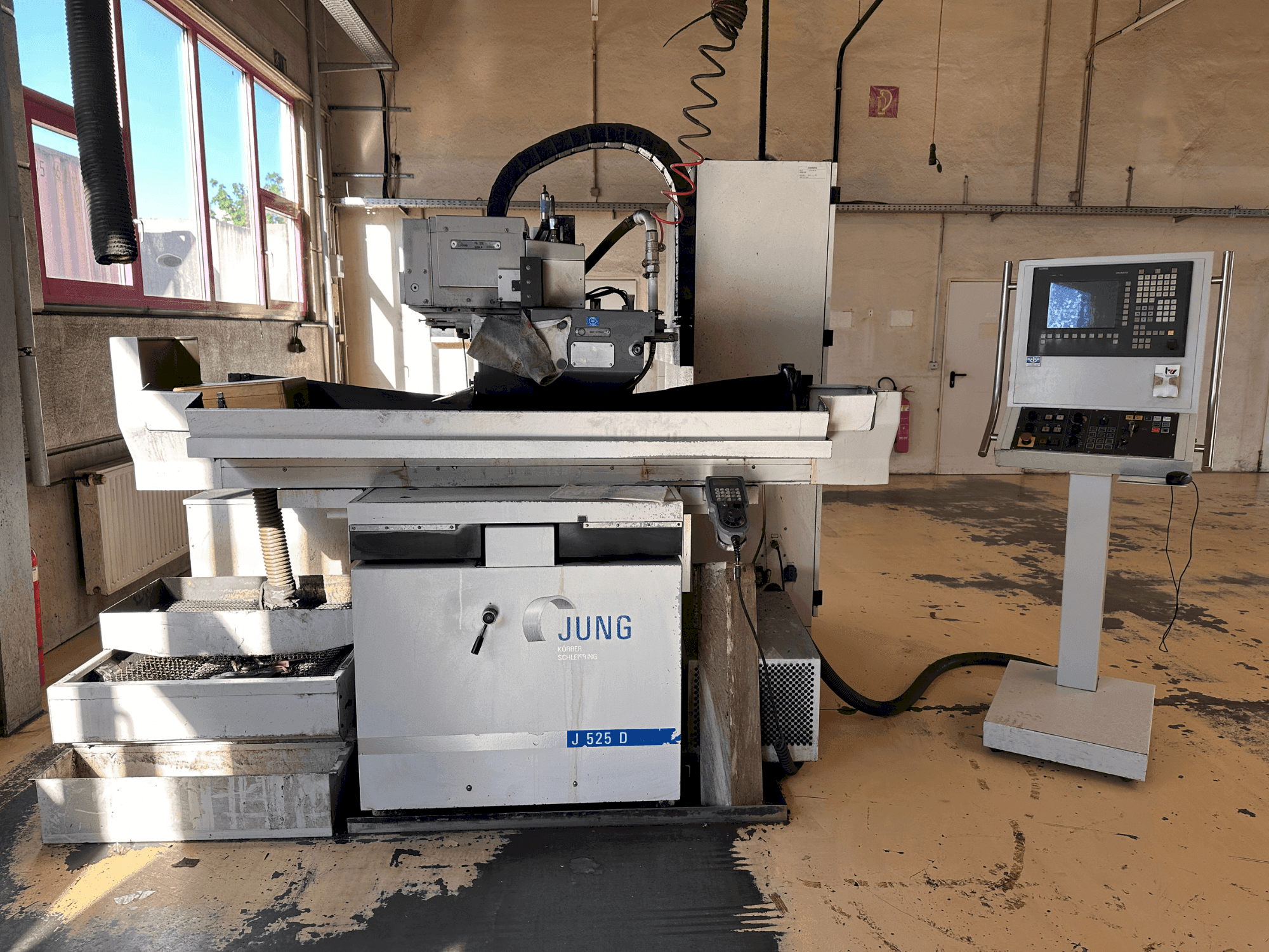 Masina JUNG J 525-D eestvaade