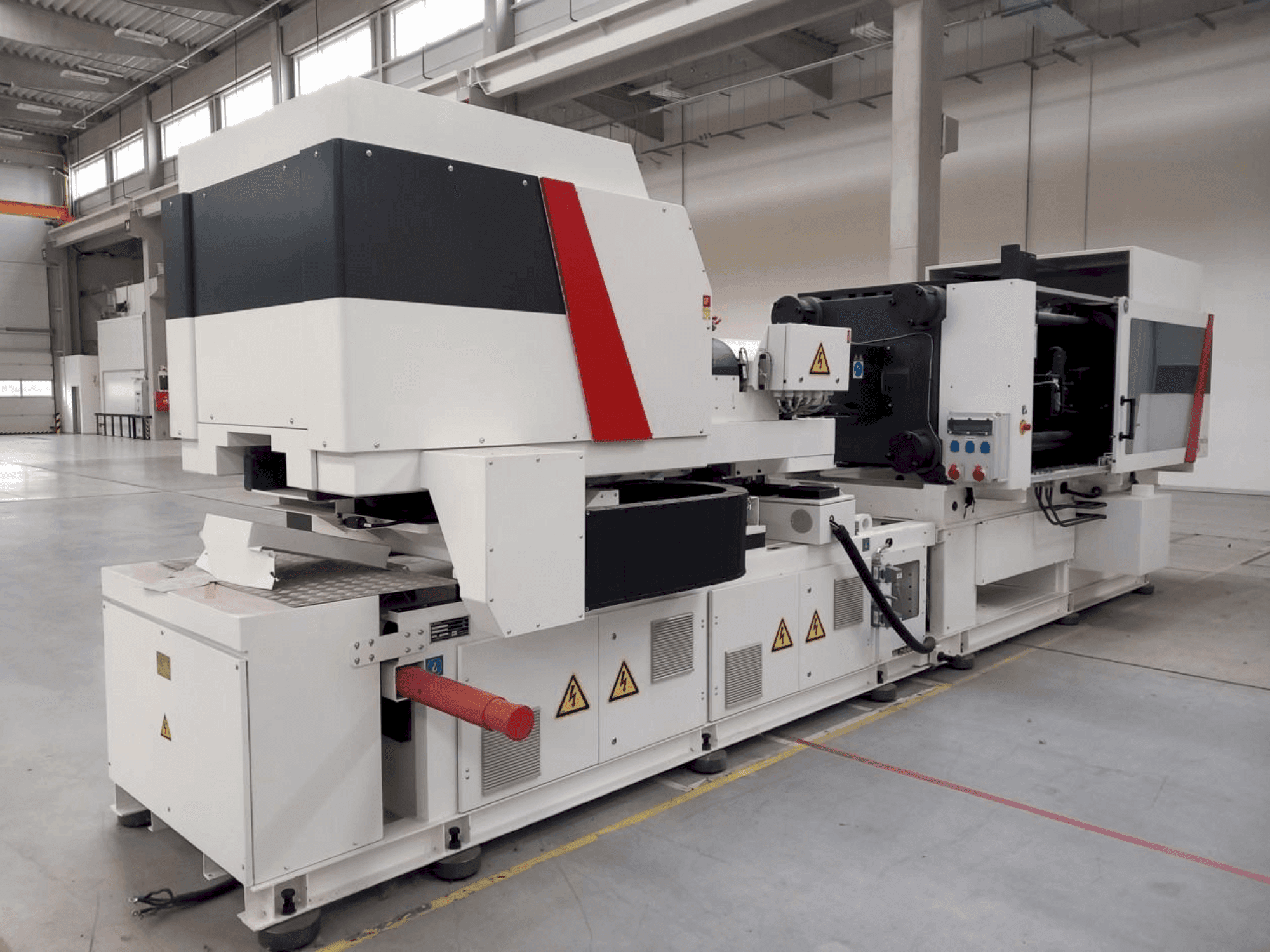 Masina Milacron Elektron Evo 350 eestvaade