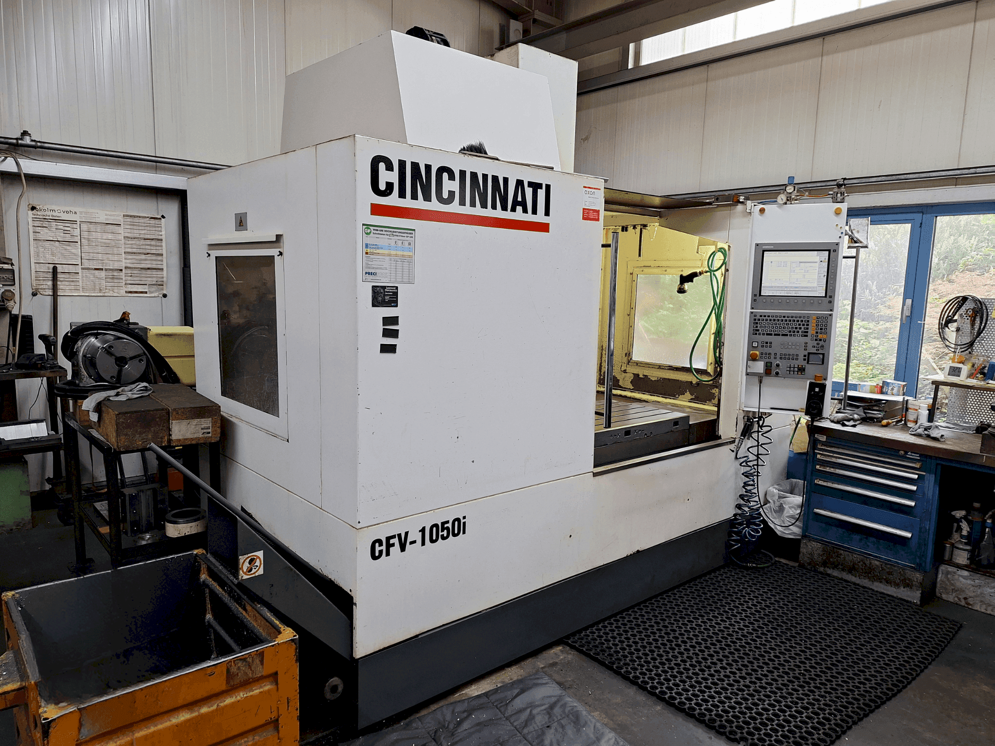 Masina Cincinnati CFV-1050i eestvaade