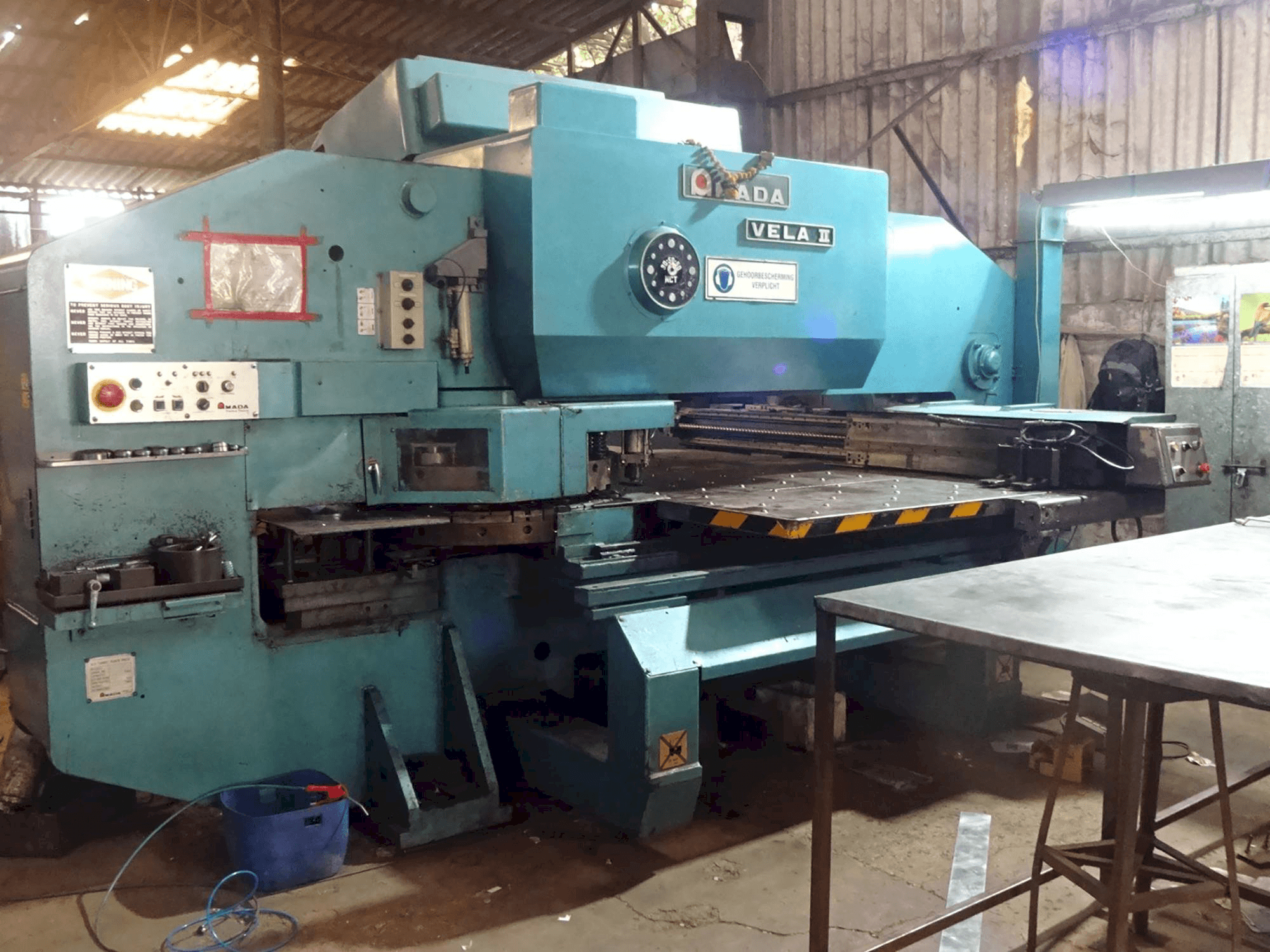 Masinavaade AMADA VELA II 355 vasakult