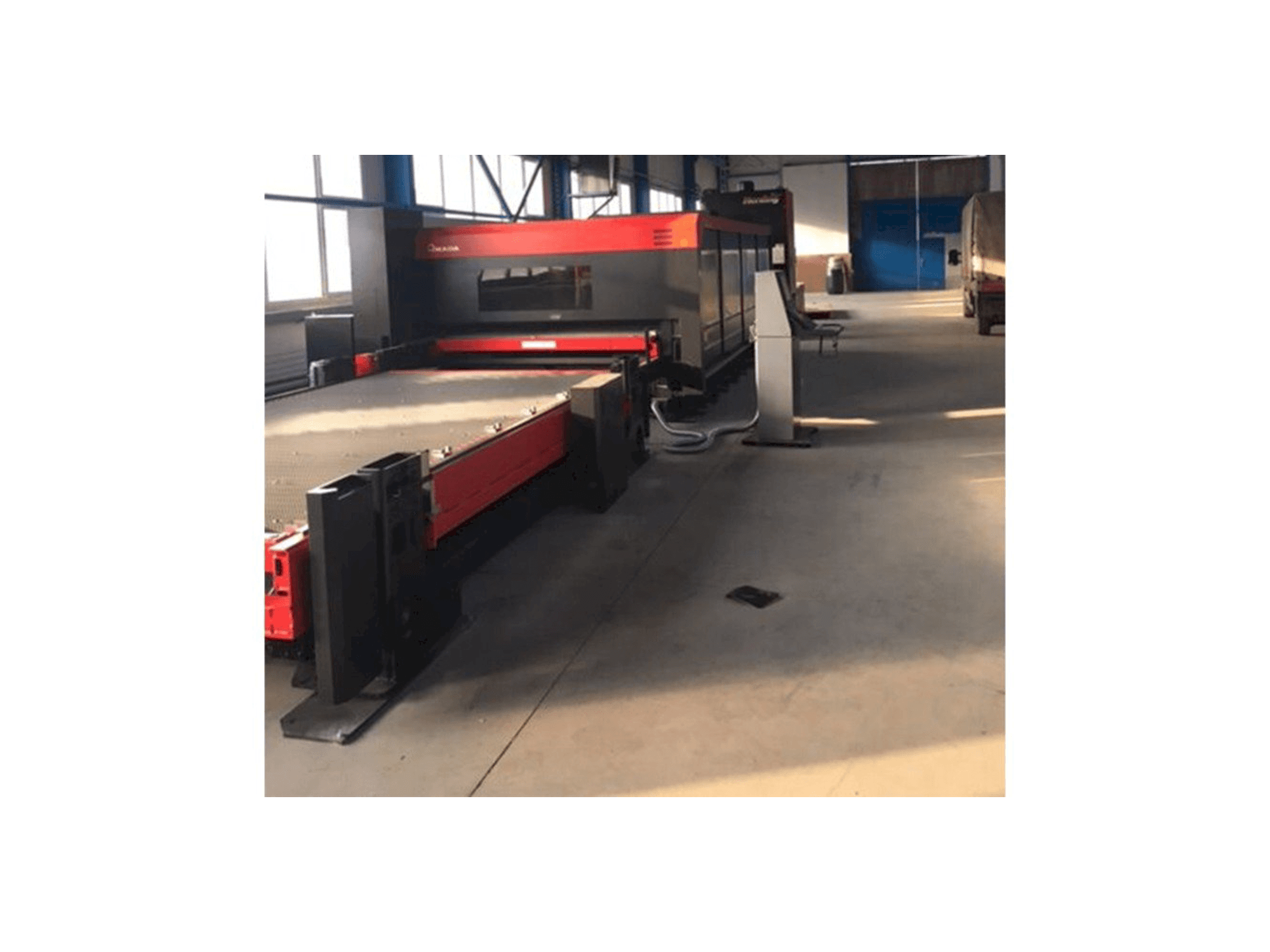 Masina AMADA FO-4222 M2 NT eestvaade