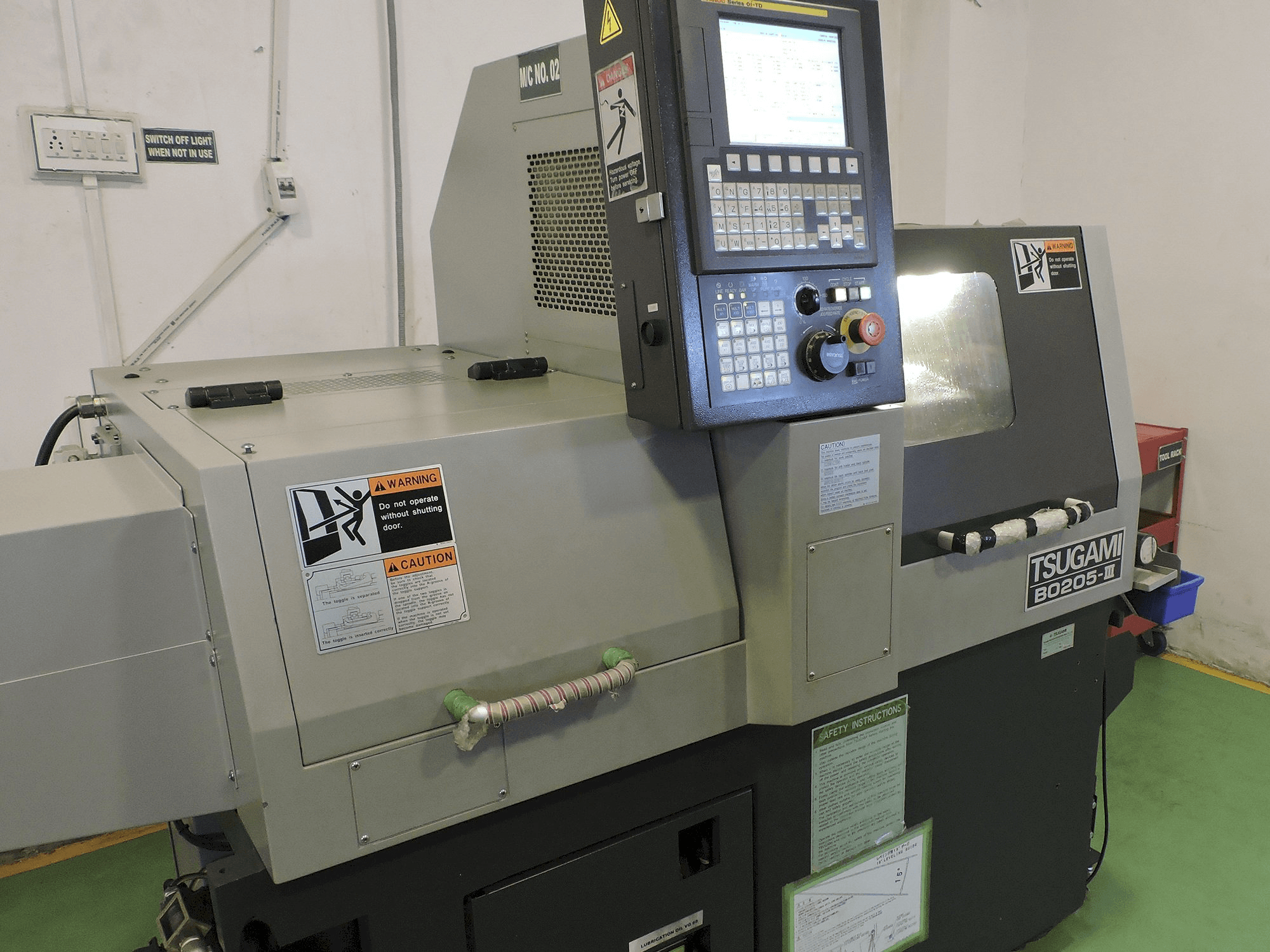 Masinavaade TSUGAMI B0205-III vasakult