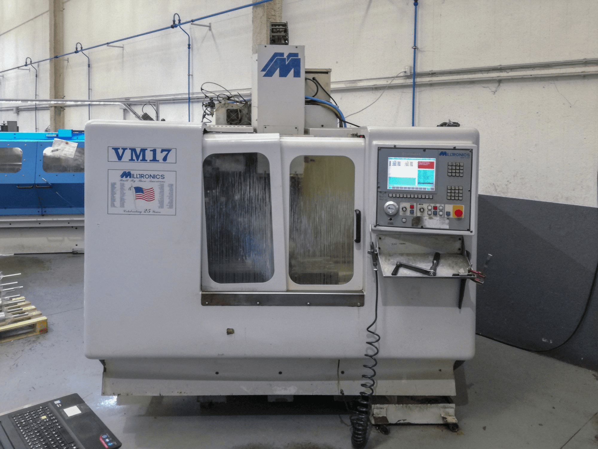 Masina MILLTRONICS VM 17 eestvaade