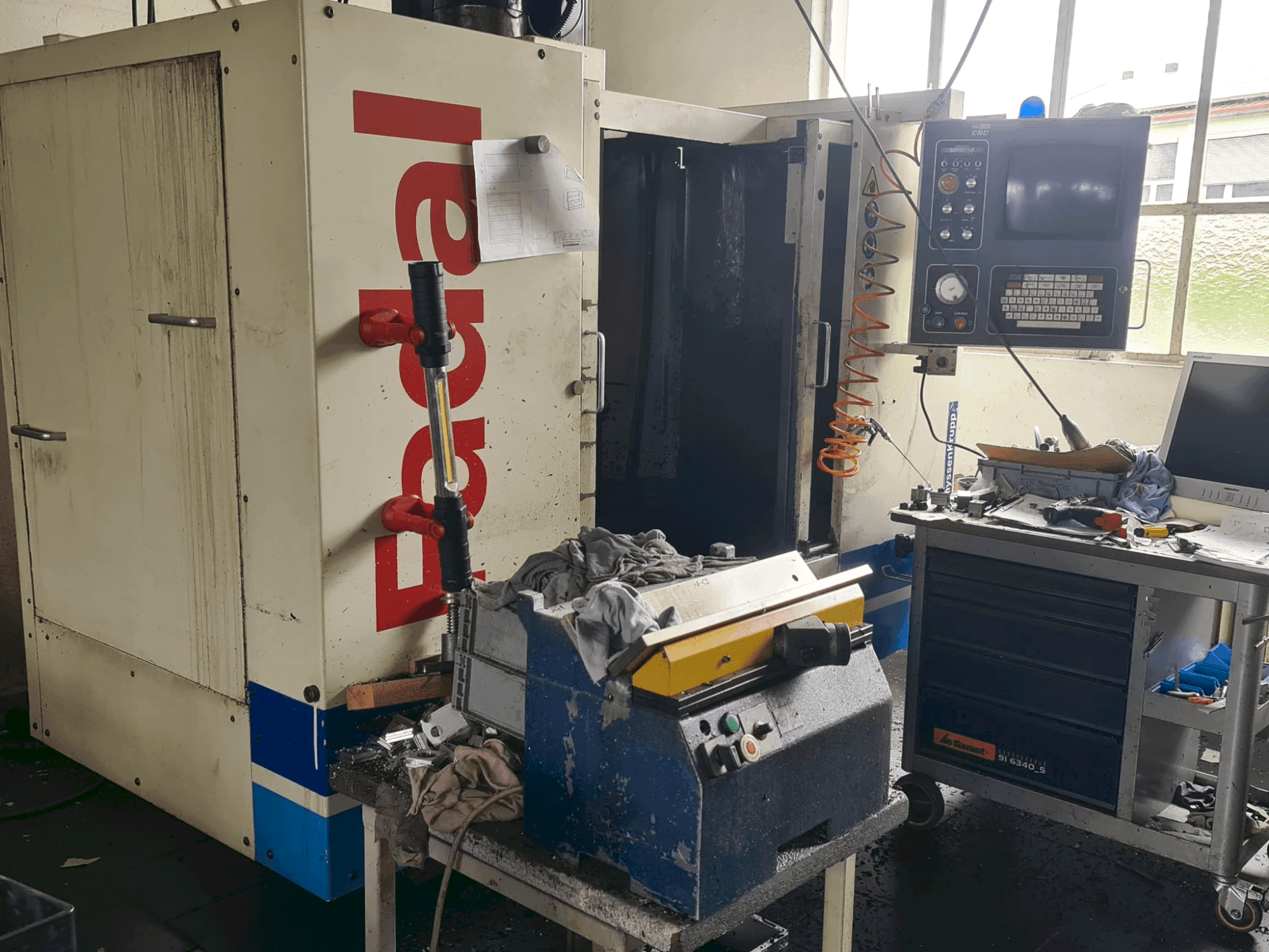 Masina FADAL 910 eestvaade