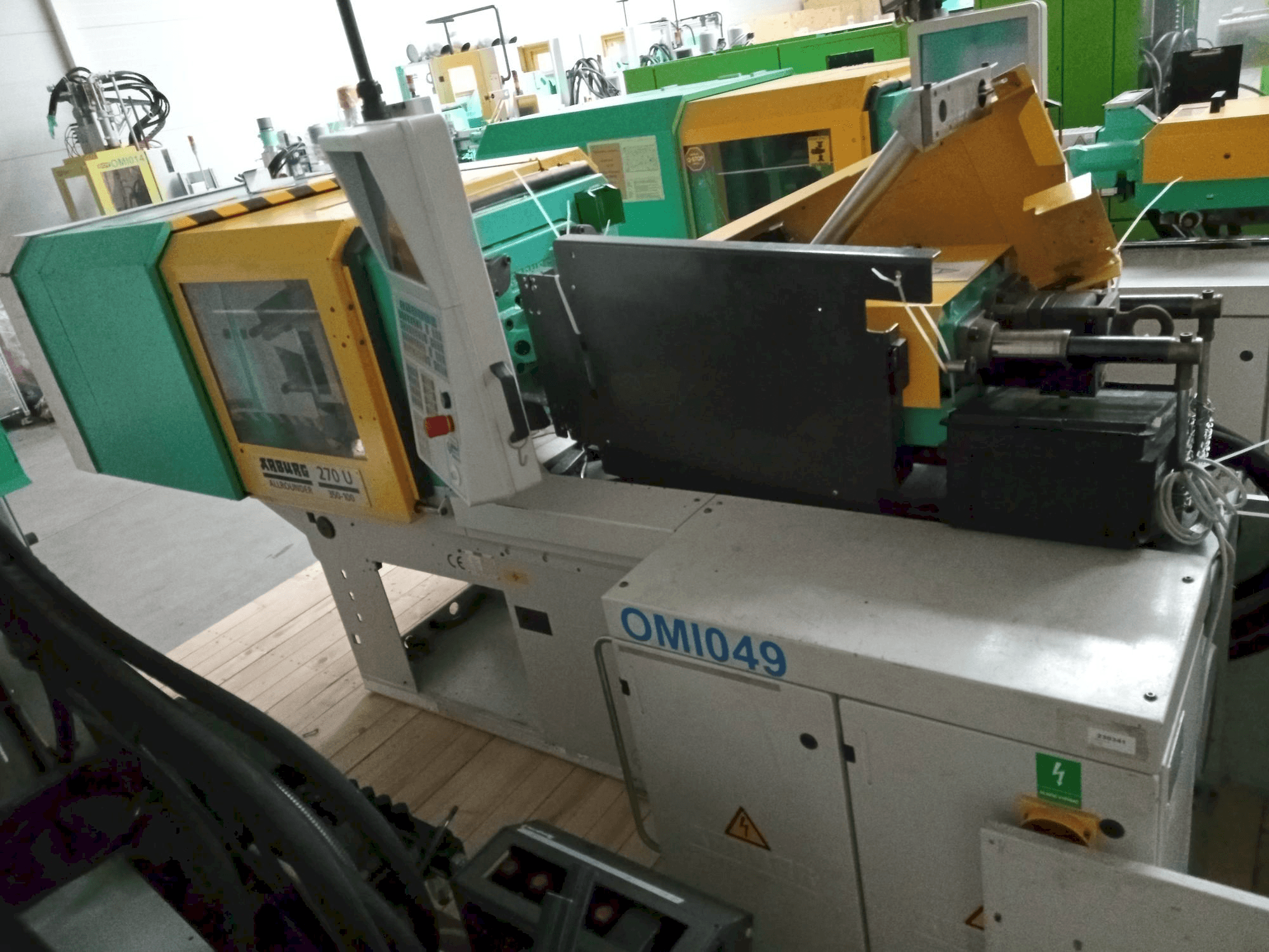 Masina Arburg Allrounder 270U 350-100U eestvaade