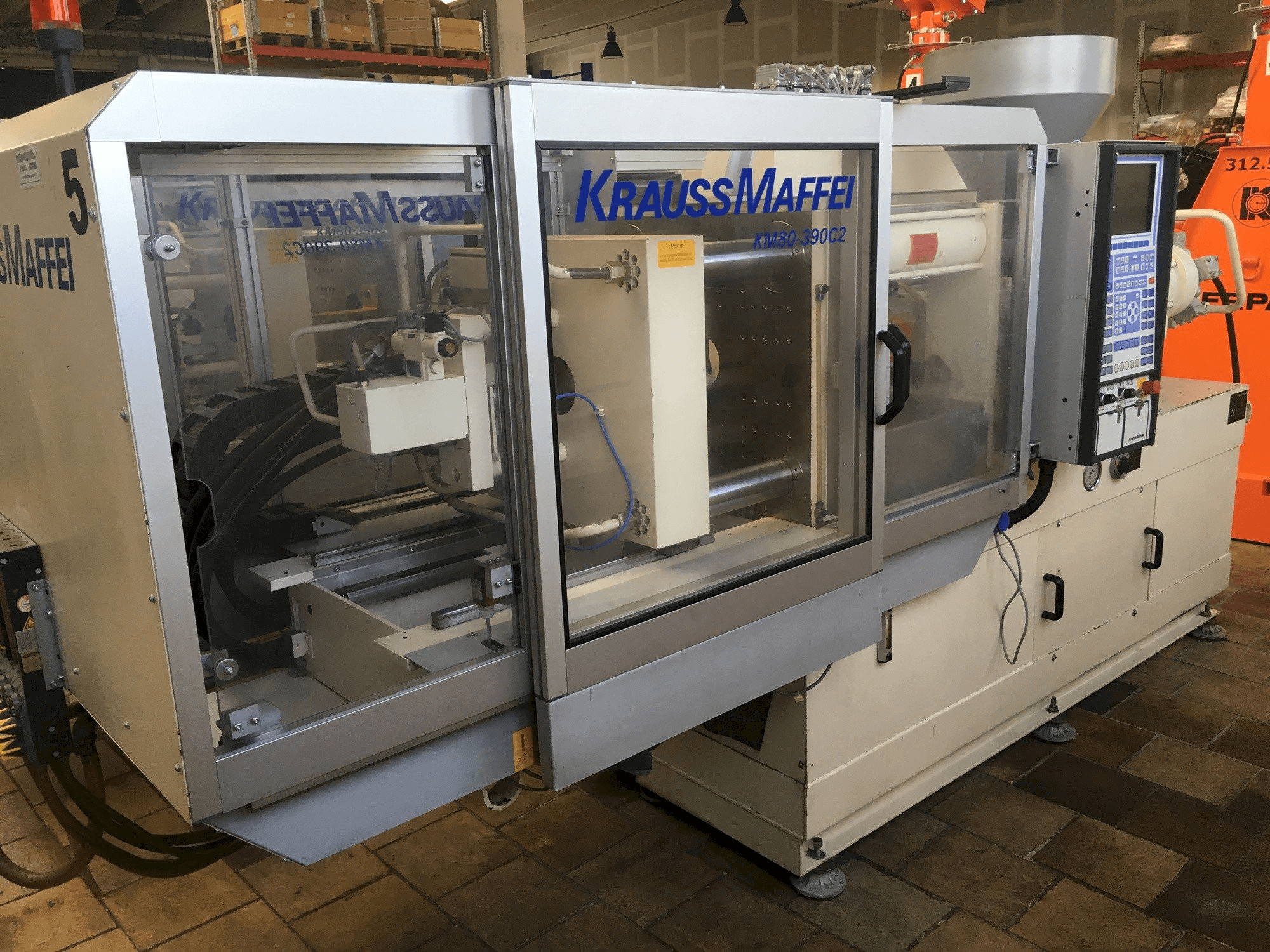 Masina Krauss Maffei 80/390 C2 eestvaade