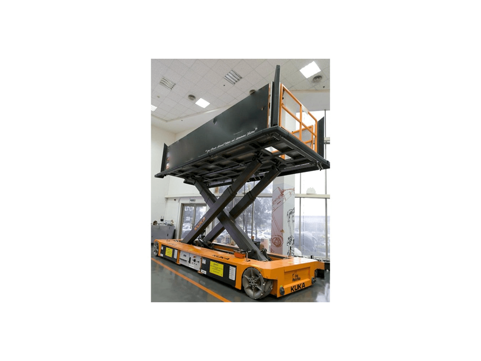 Masina KUKA KoM TL-3 E575 1000 eestvaade