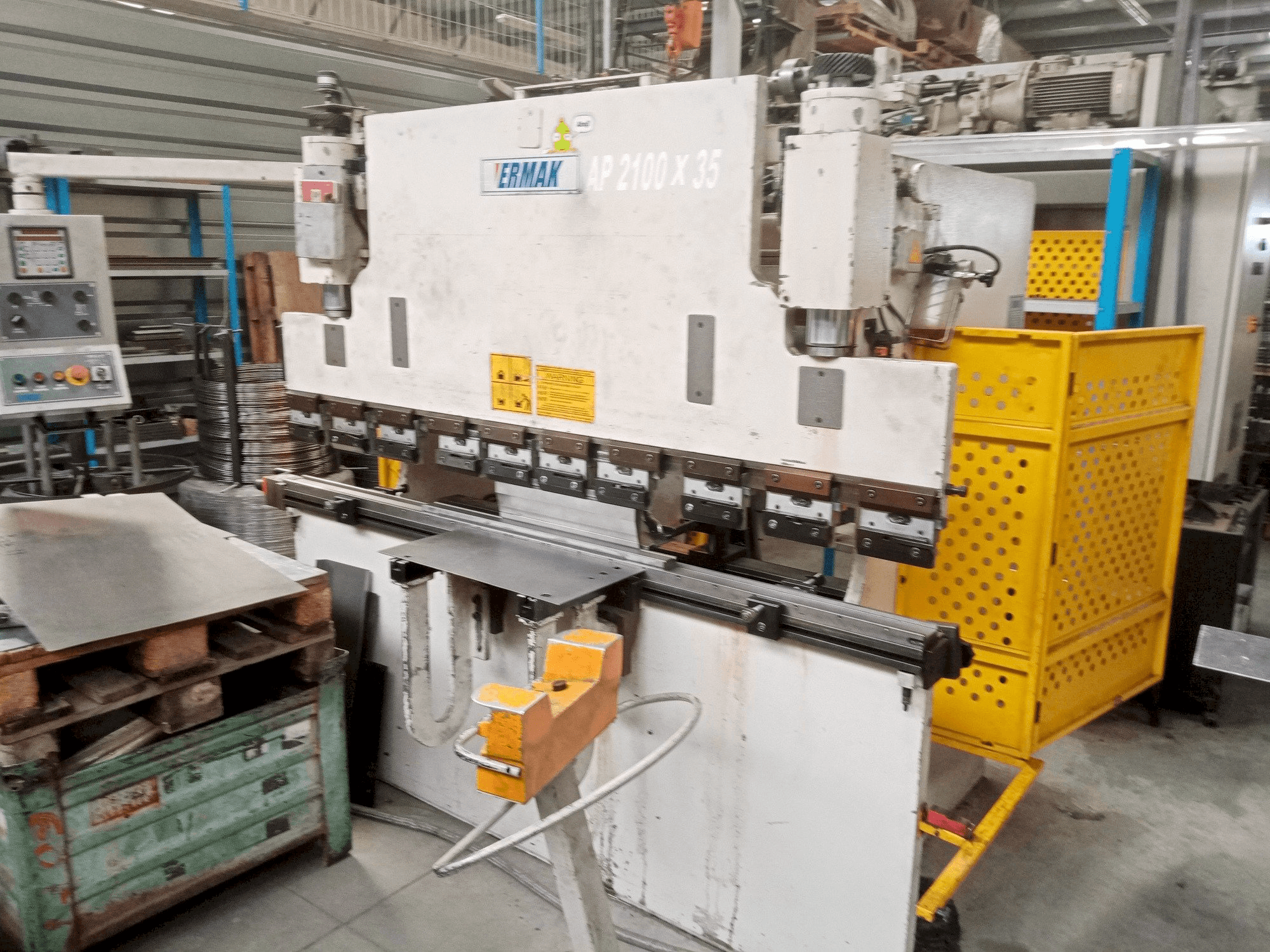 Masina ERMAKSAN AP 2100-35 eestvaade