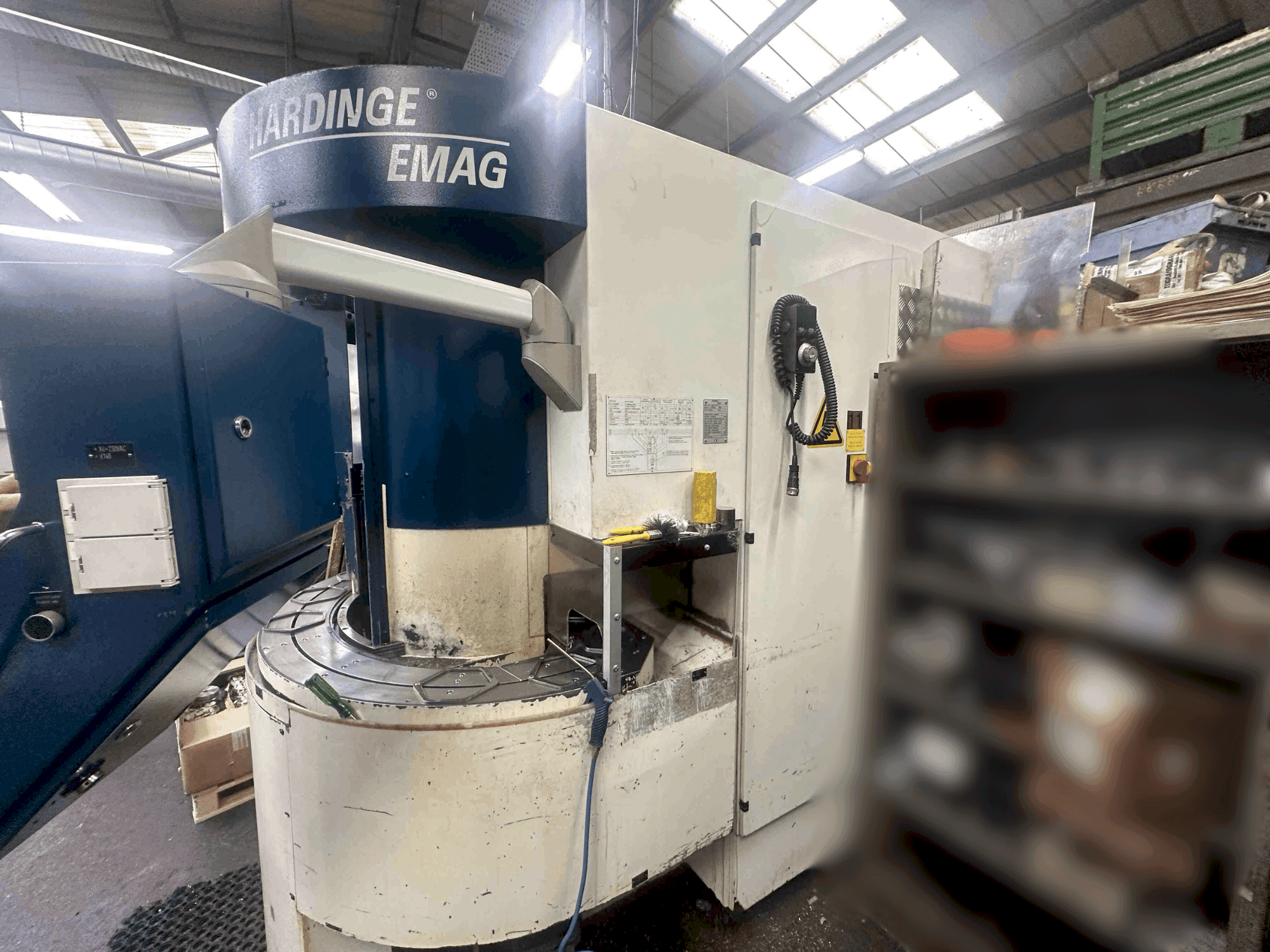Masina Hardinge Emag VL-3 eestvaade