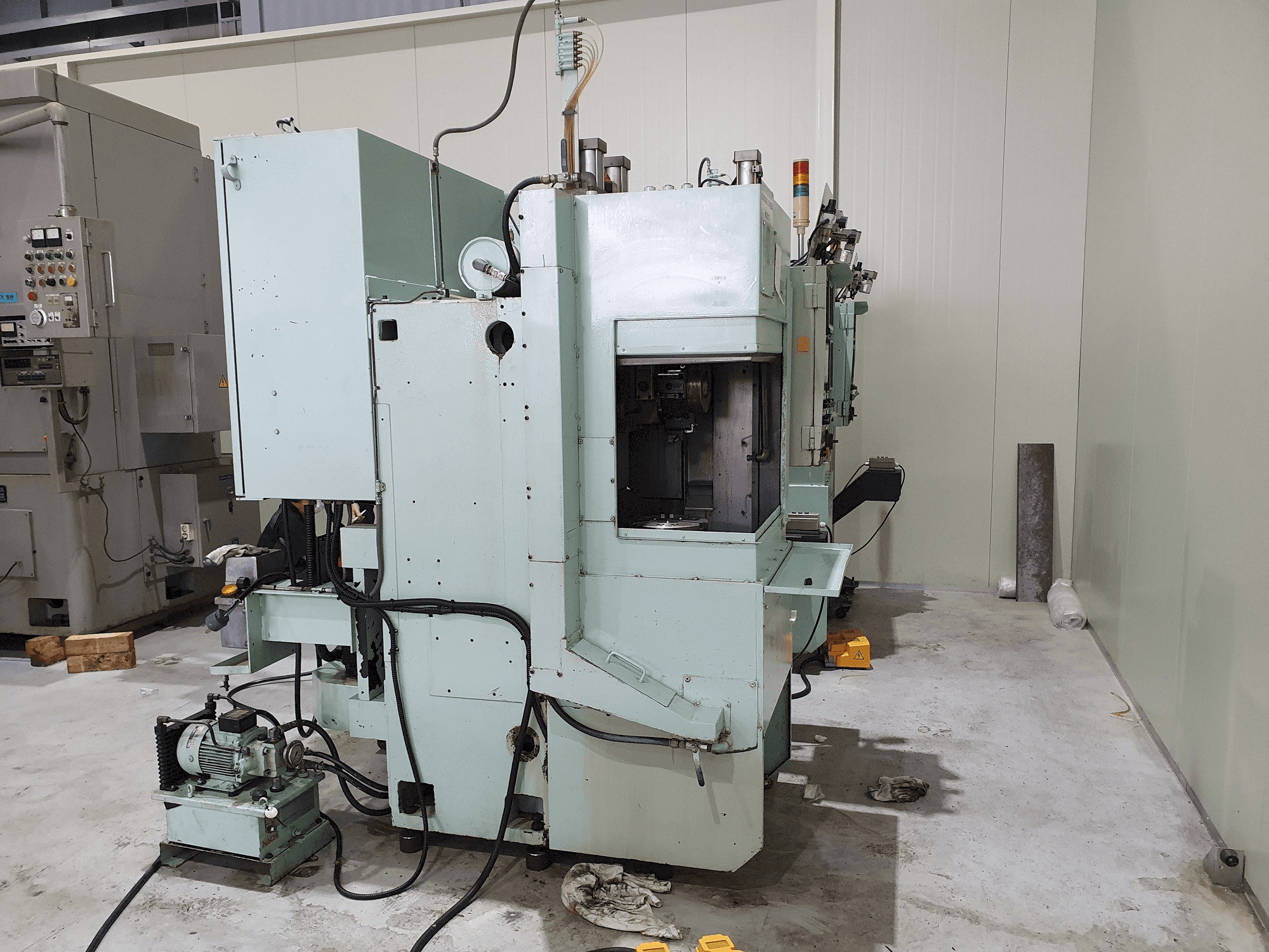 Masina KANZAKI MV5T eestvaade