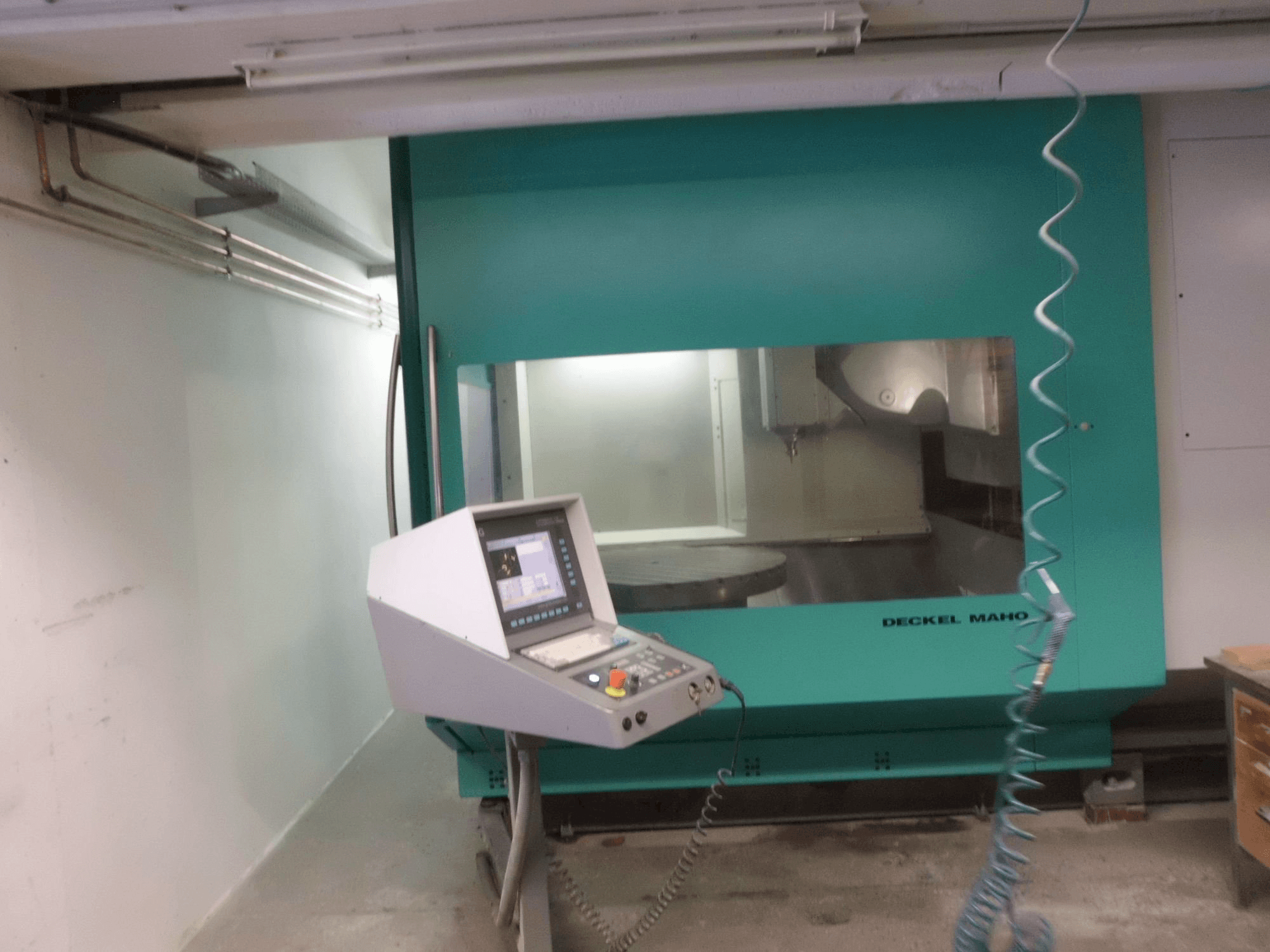 Masina DECKEL MAHO DMU 125 P eestvaade