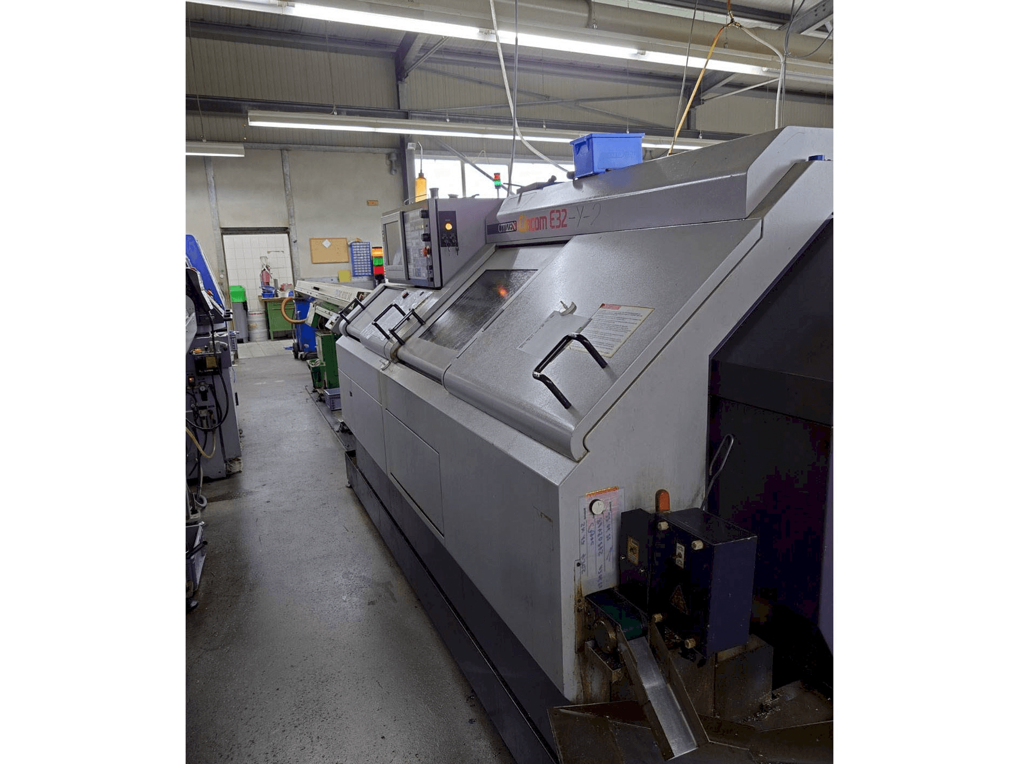 Masina Citizen E32-Y-2 parema külje vaade