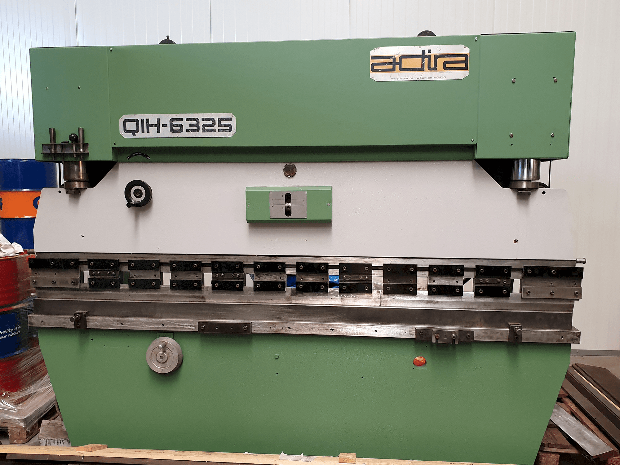 Masina ADIRA QIH 6325 eestvaade