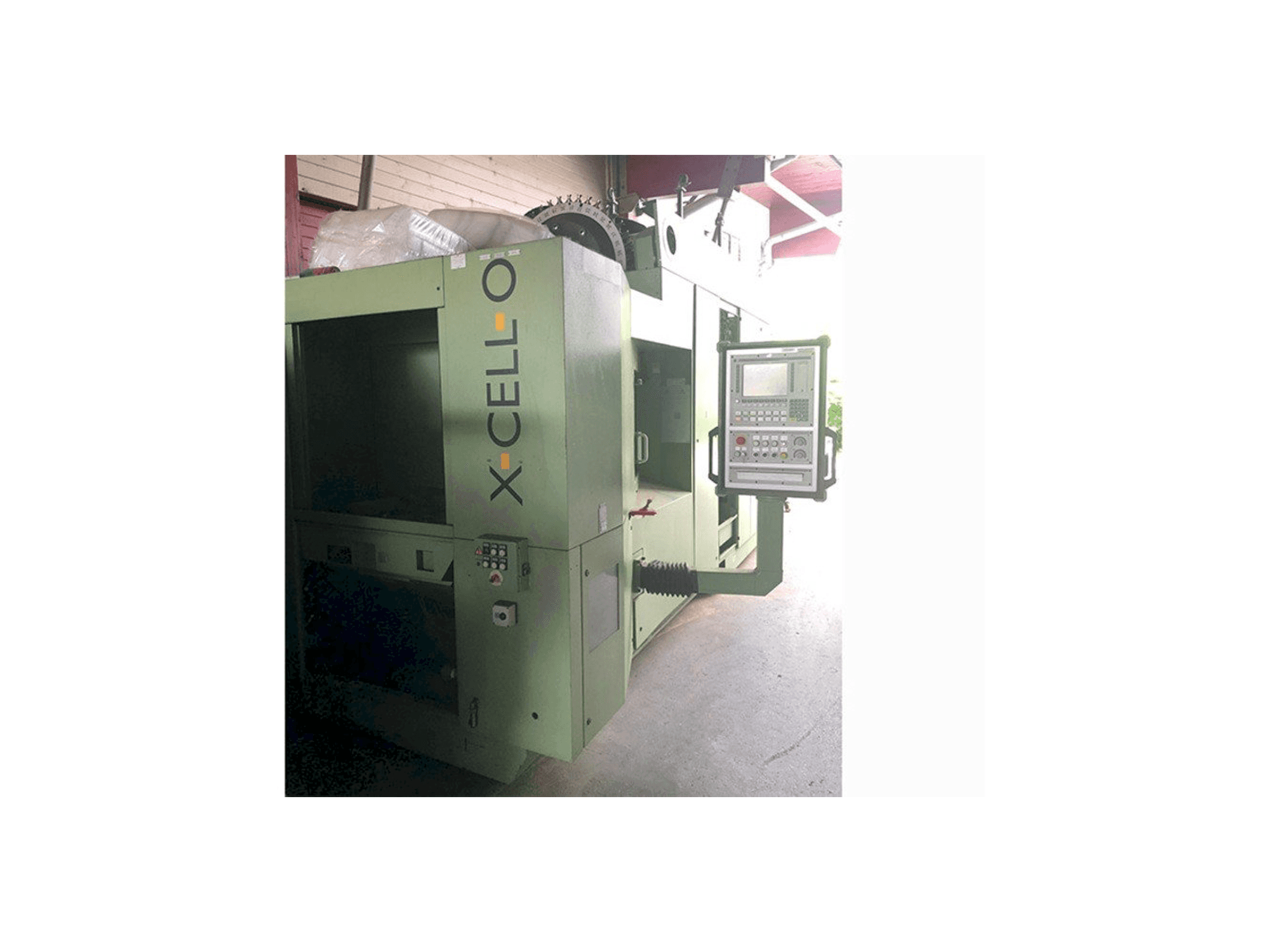 Masina Ex-cell-o XHC 241 M/3 eestvaade