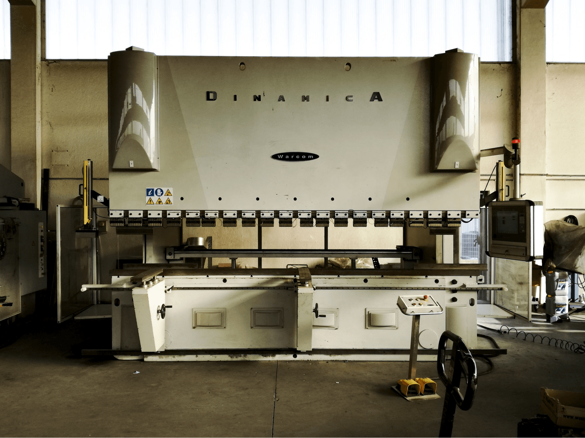 Masina Warcom DINAMICA 320·40 eestvaade
