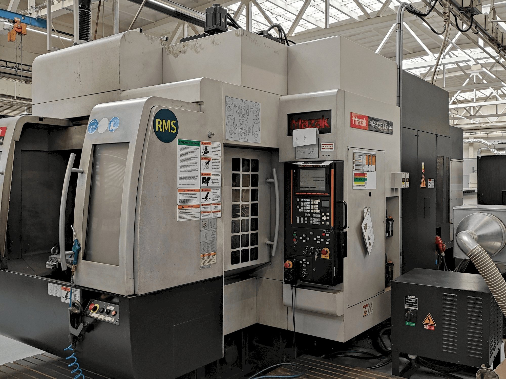 Masina Mazak Variaxis 630-5X eestvaade