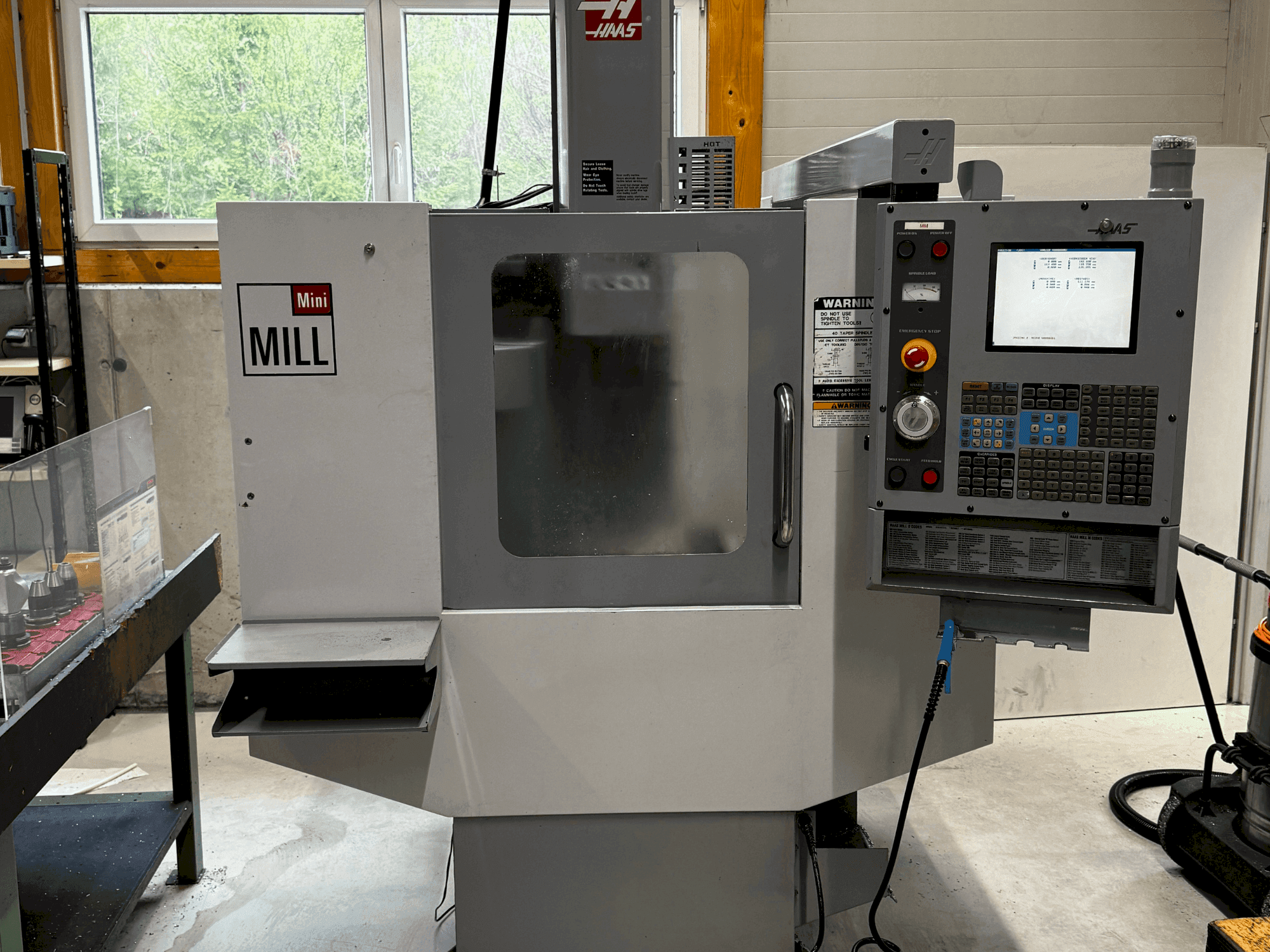 Masina HAAS Mini-Mill HE eestvaade