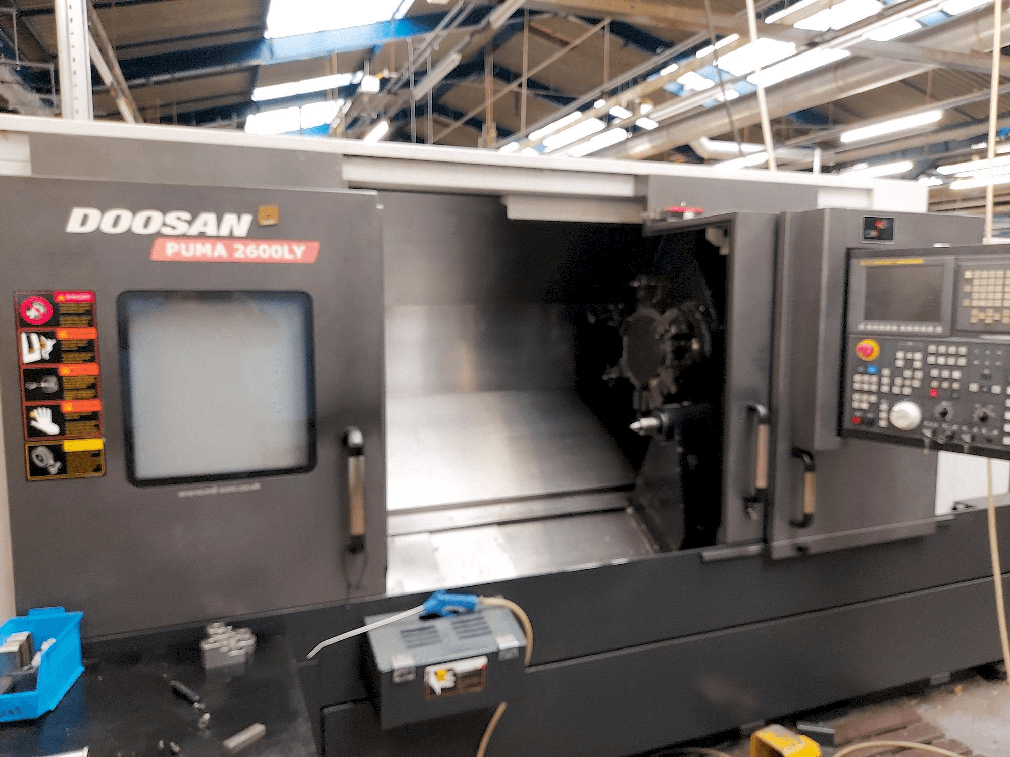 Masina Doosan Puma 2600LY eestvaade