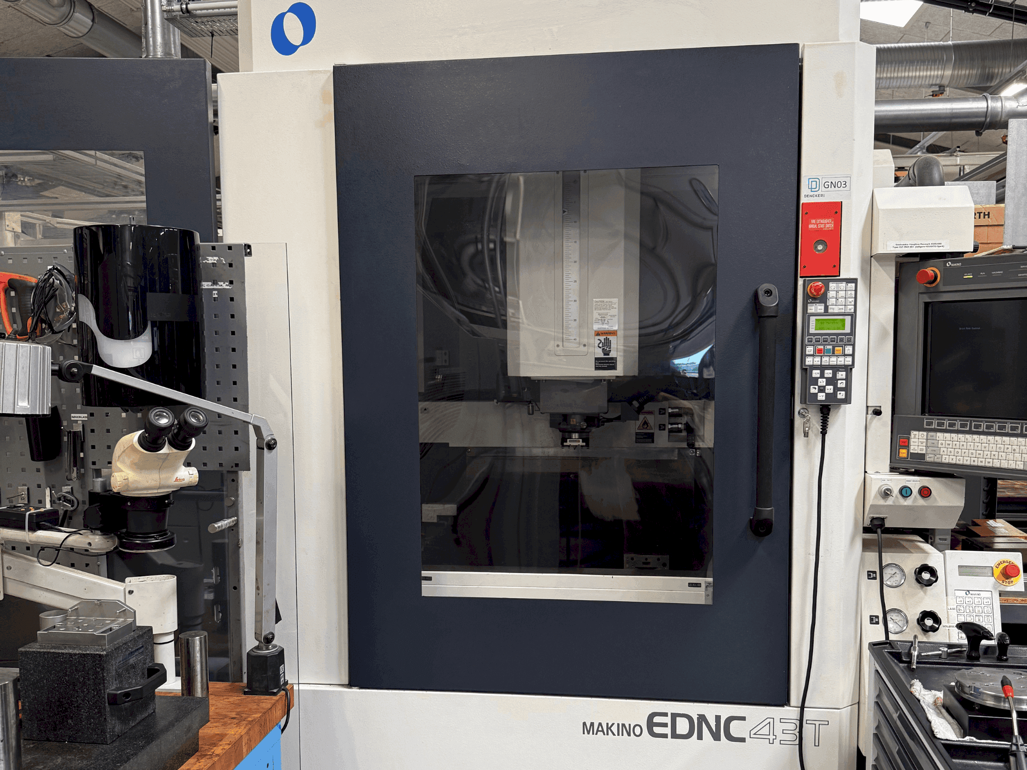 Masina Makino EDNC 43T incl. Erowa Robot 120 pcs eestvaade
