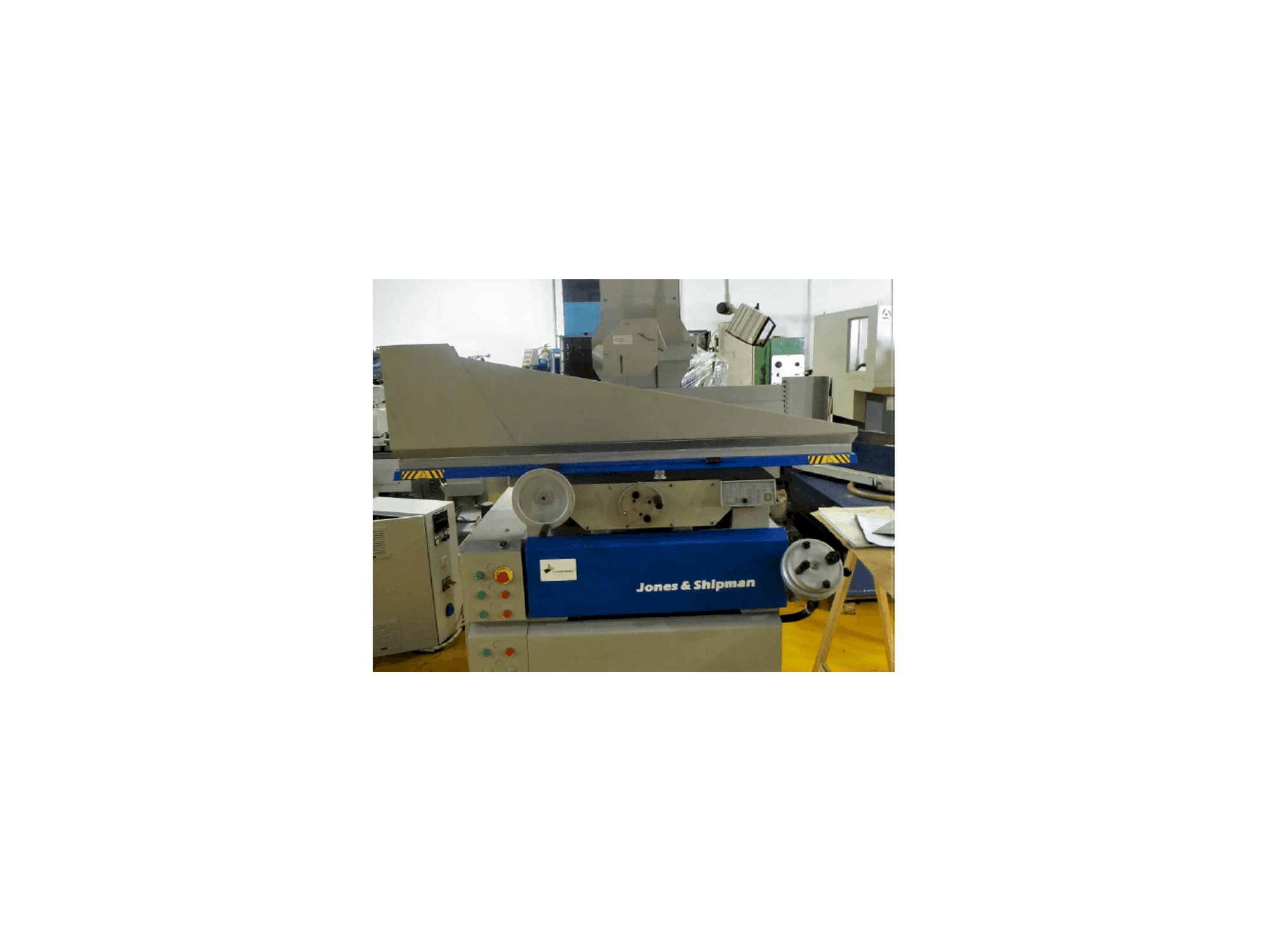 Masina Jones & Shipman 1400 E eestvaade