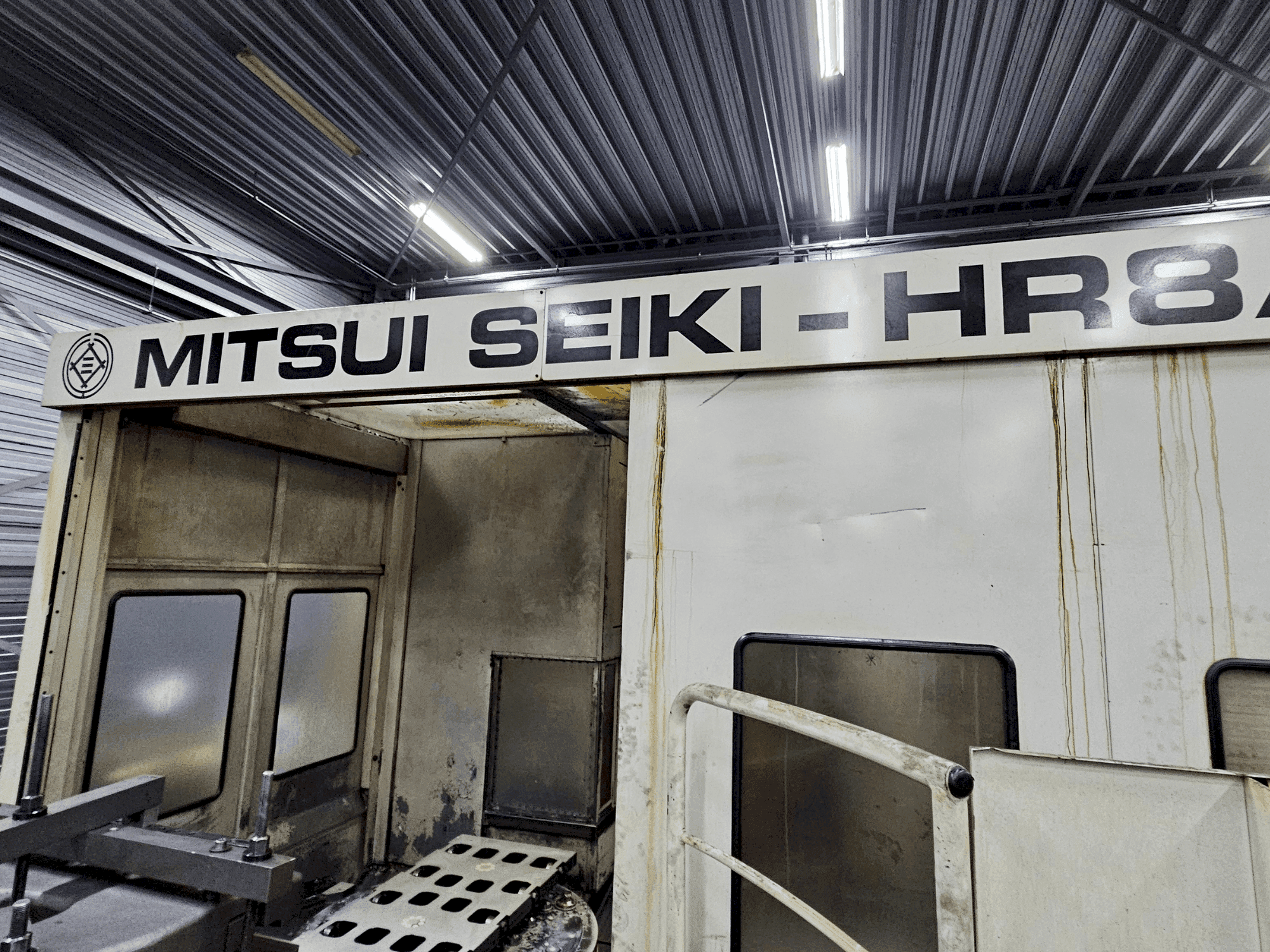 Masina Mitsui Seiki HR8A eestvaade