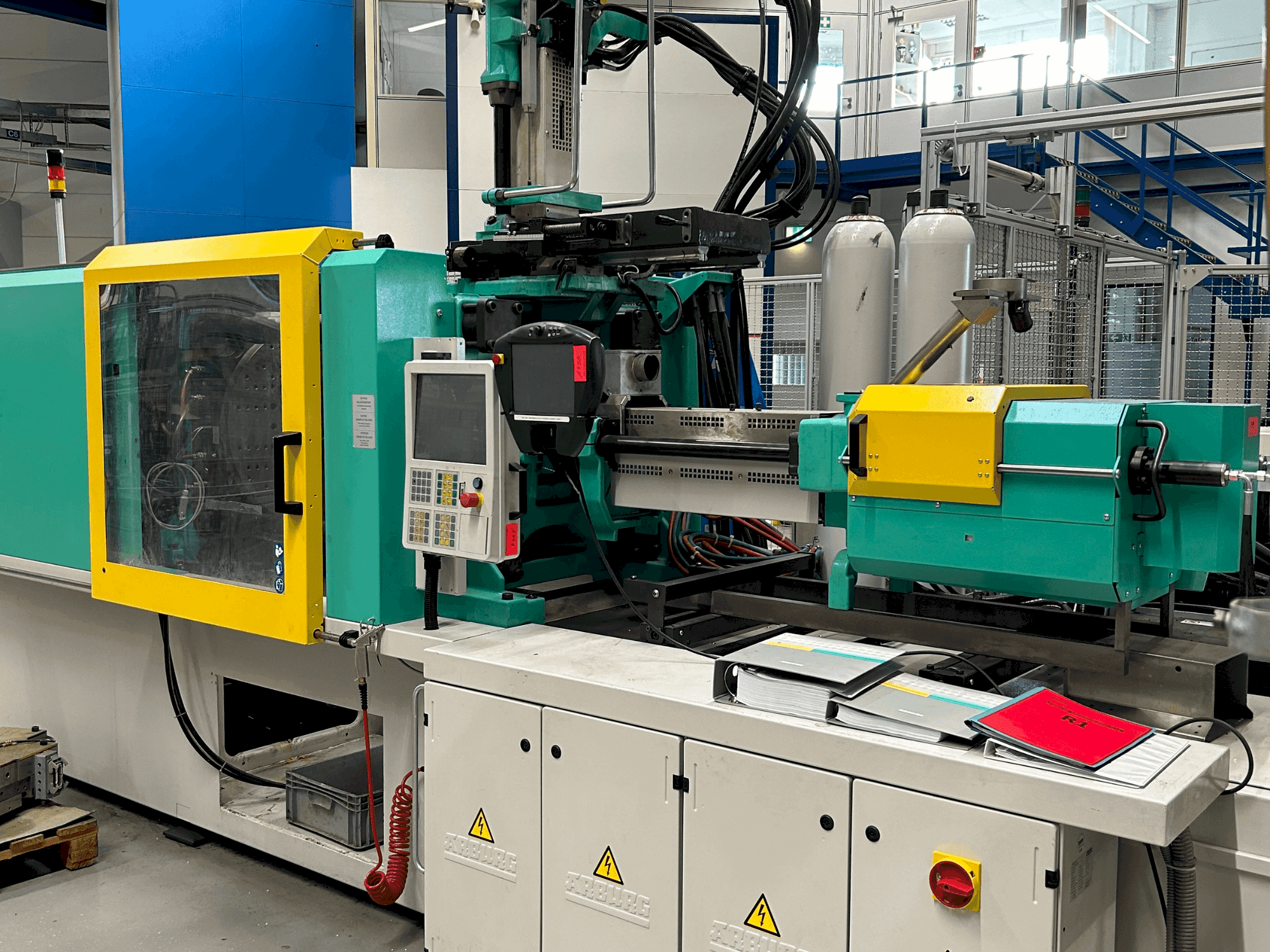 Masina Arburg 570S 2200-400/170 eestvaade