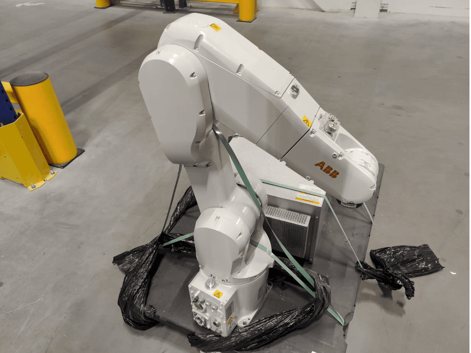Masina ABB IRB1200 M2004 eestvaade