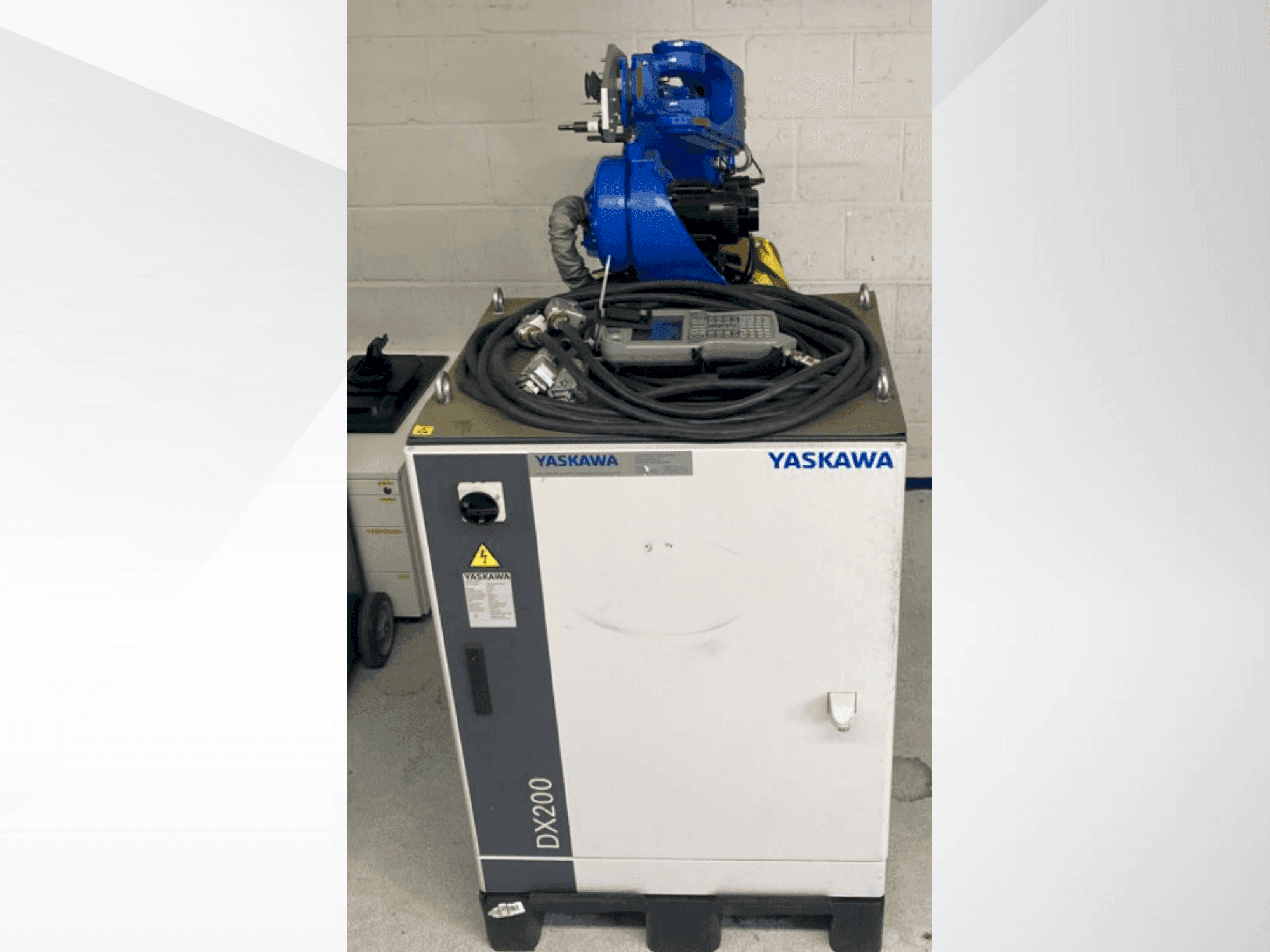 Masina Yaskawa Motoman YR-MH00024-A00 eestvaade