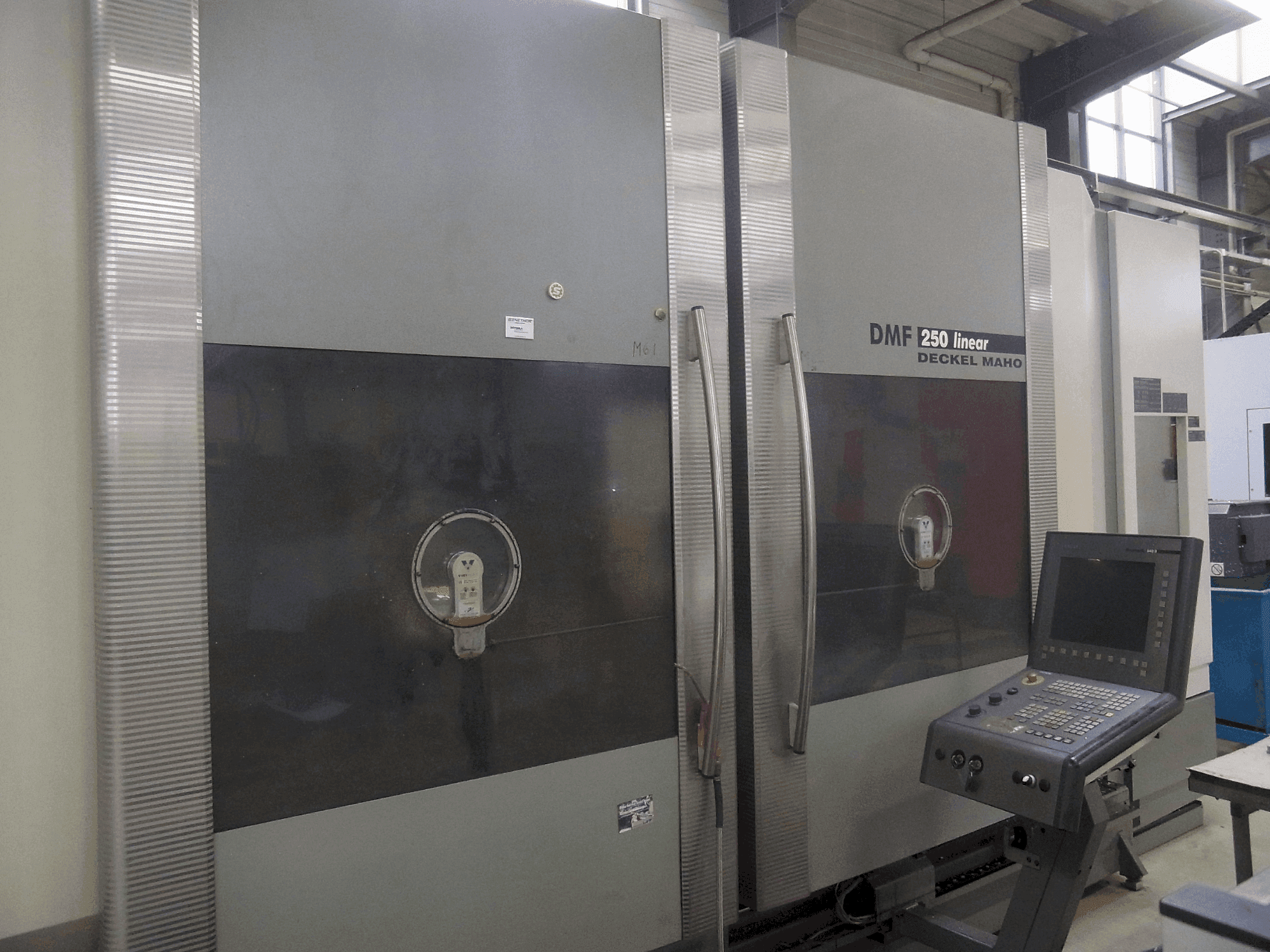Masina DECKEL MAHO DMF 250 linear eestvaade