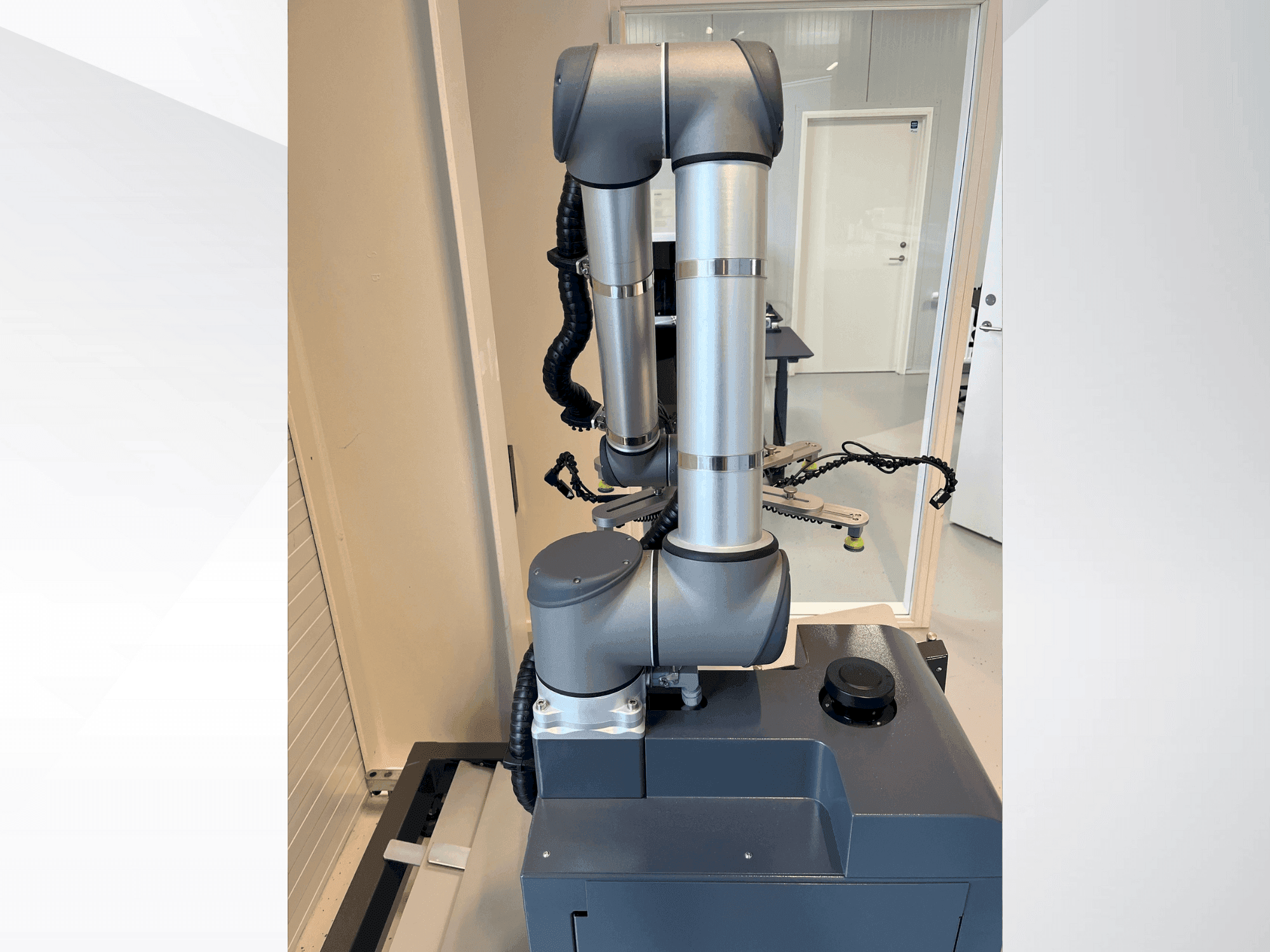 Masina Universal Robots UR10 eestvaade