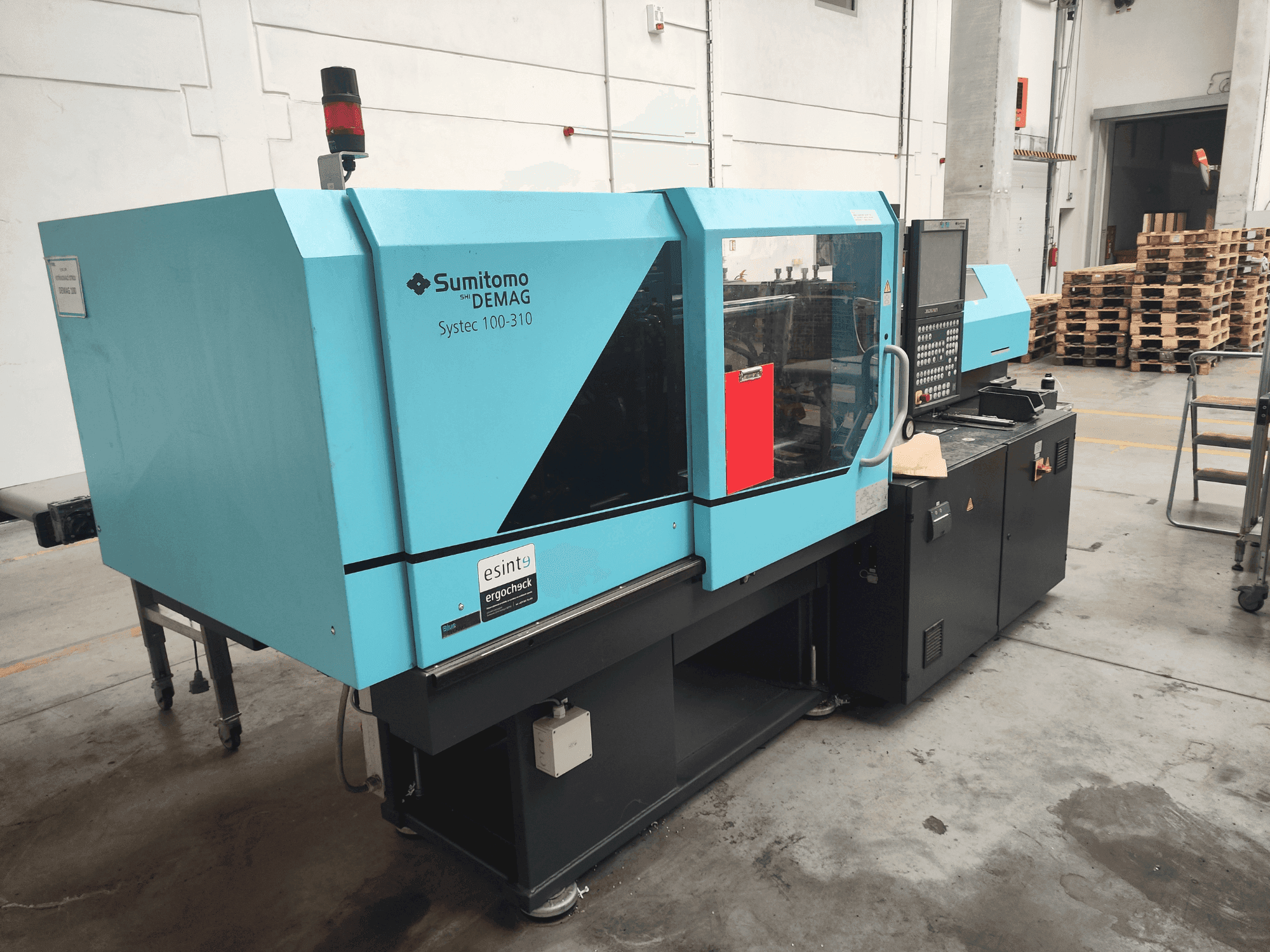 Masina DEMAG Systec 100/420-310 eestvaade