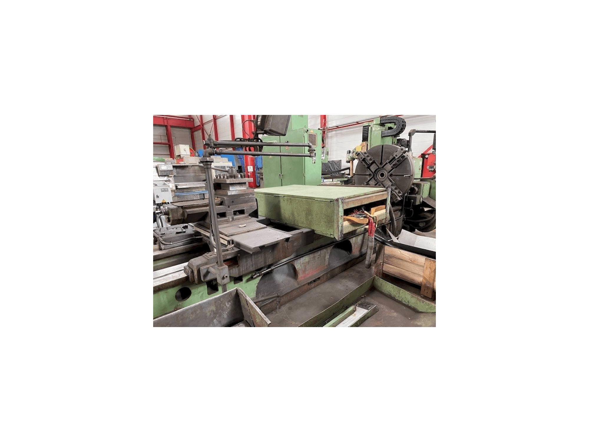 Masina TOS SU 100/8000 eestvaade