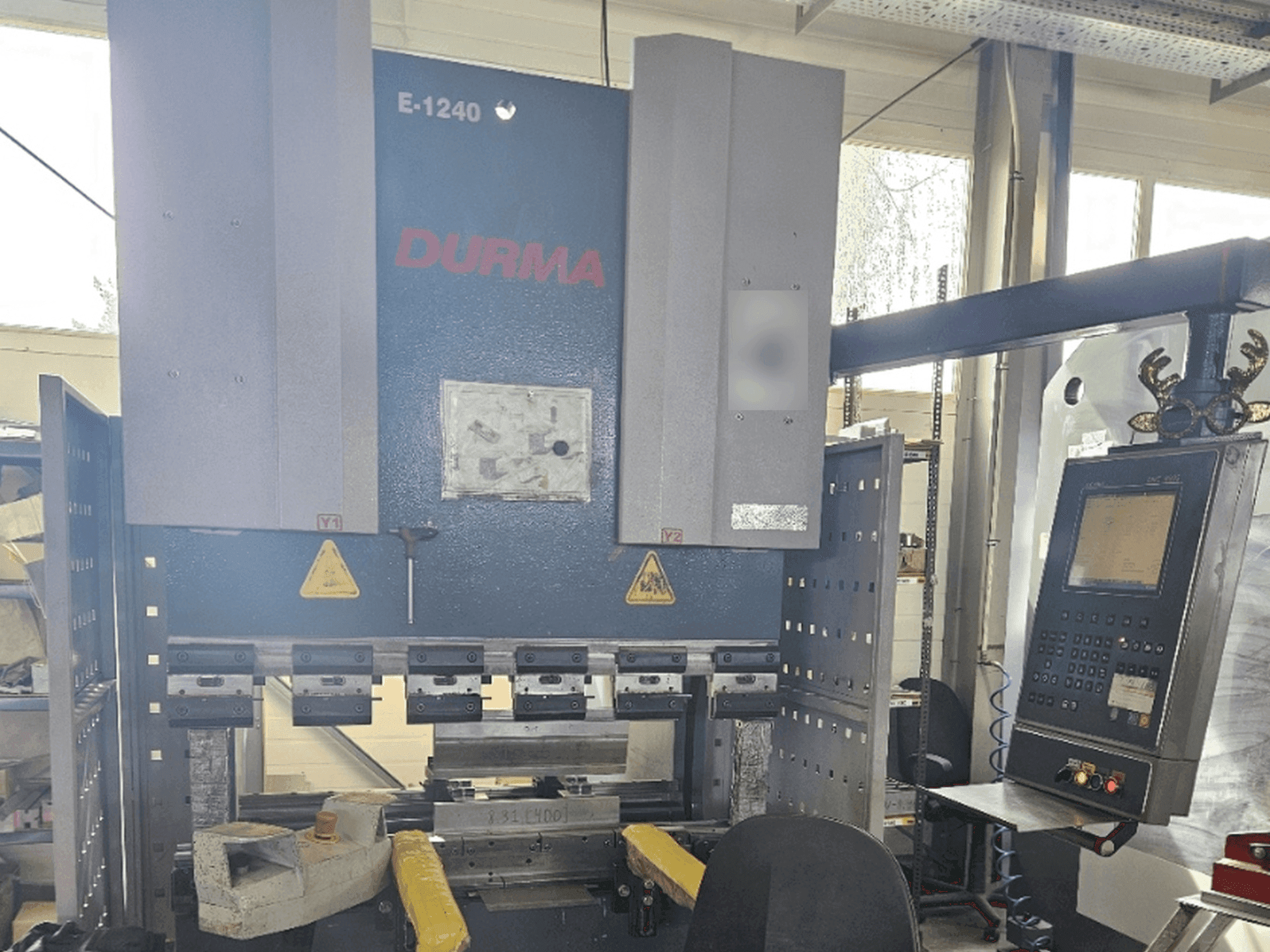 Masina Durma E 1240 eestvaade