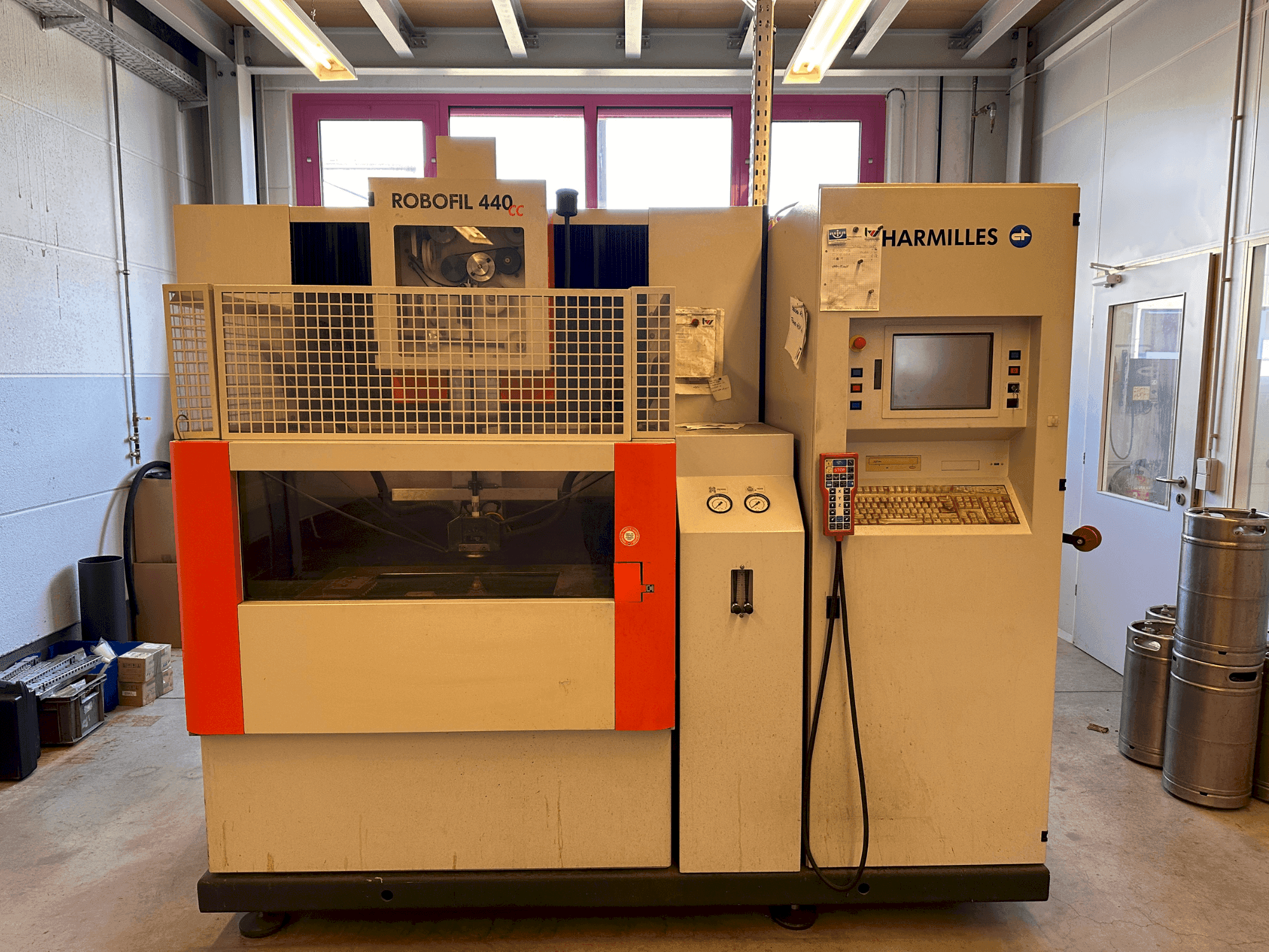 Masina CHARMILLES Robofil 440 CC eestvaade