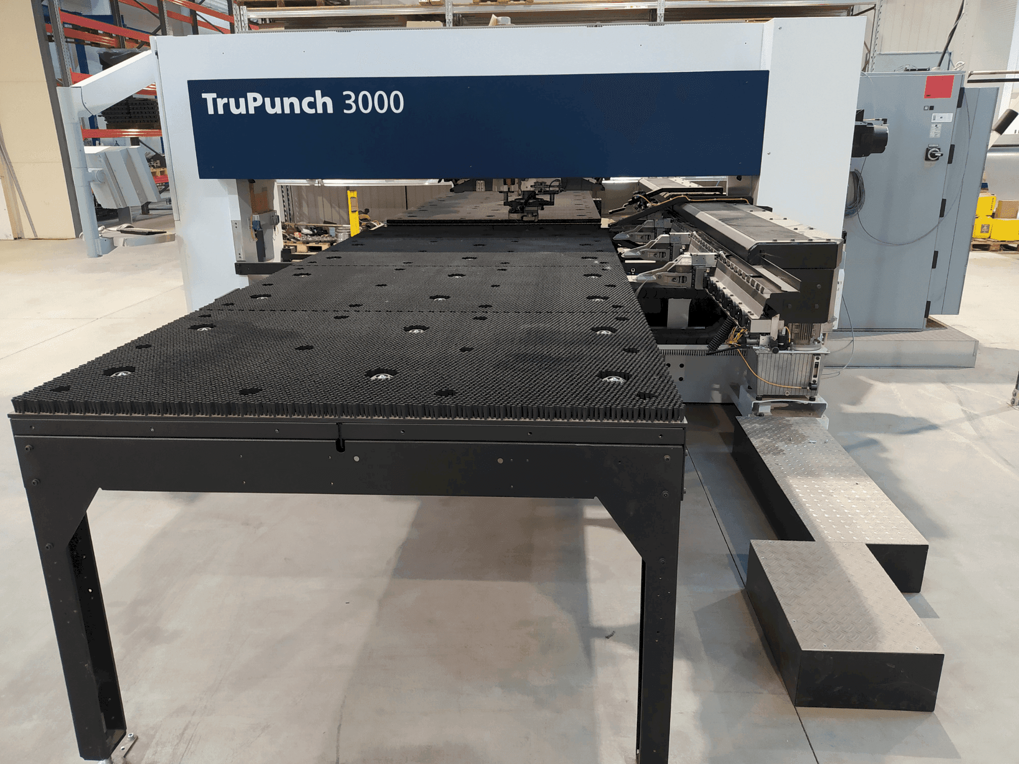 Masina TRUMPF TruPunch 3000 eestvaade