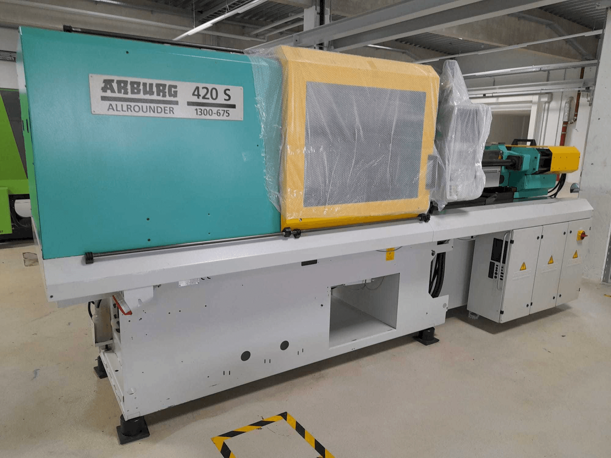 Masina Arburg Allrounder 420S 1300-675 eestvaade