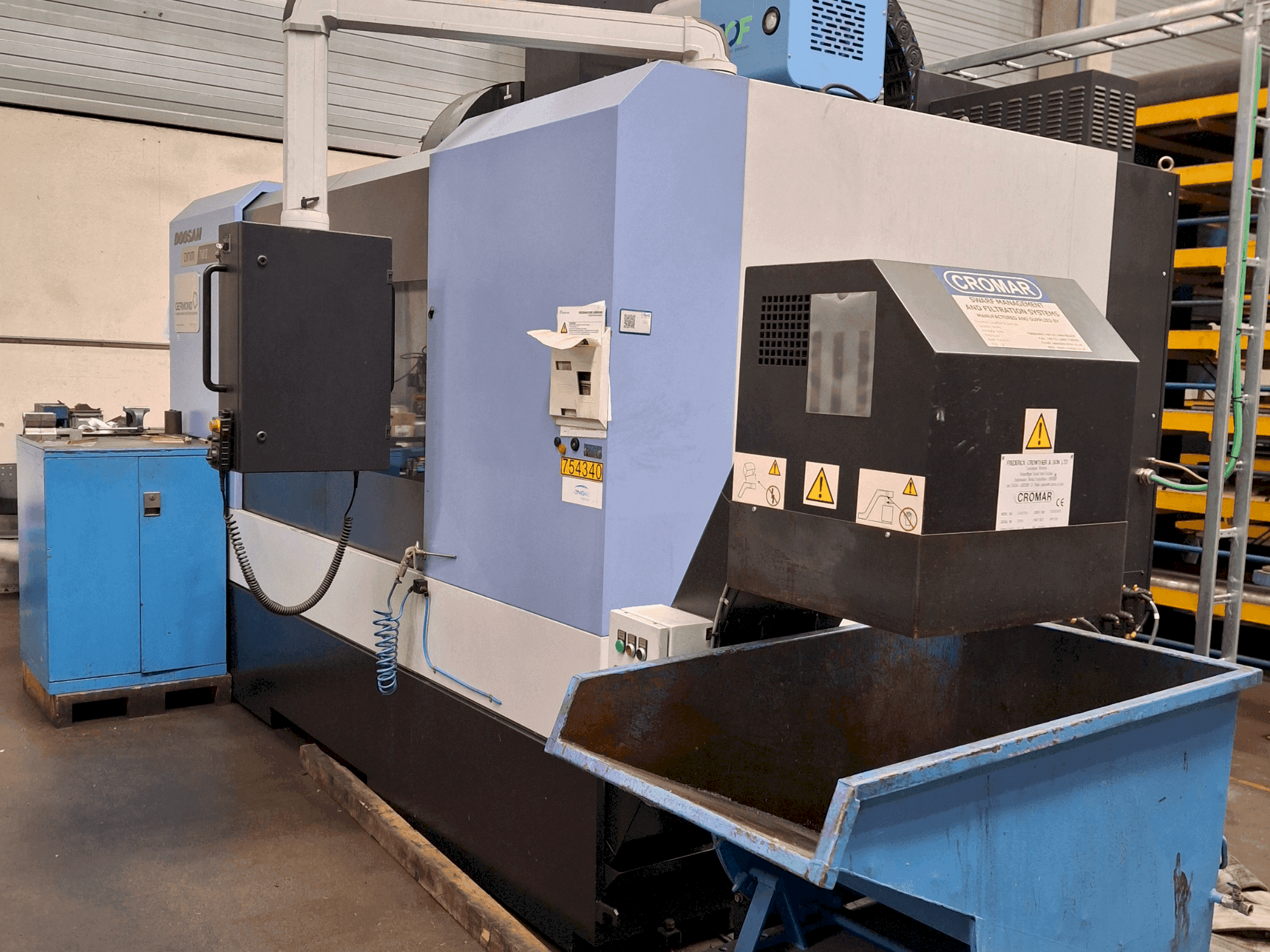 Masina DOOSAN DNM 750 II eestvaade