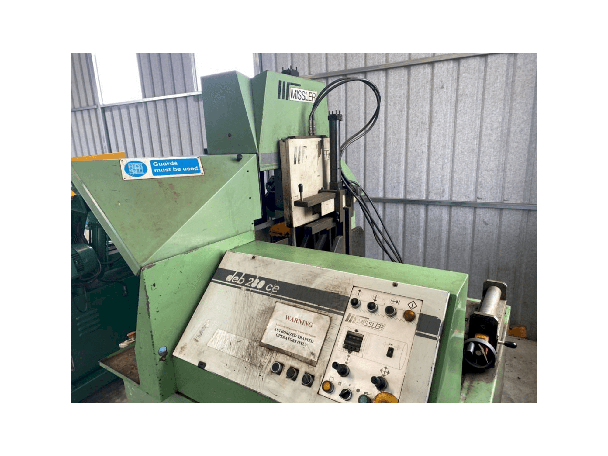 Masina Missler Compucut DEB 280CE eestvaade