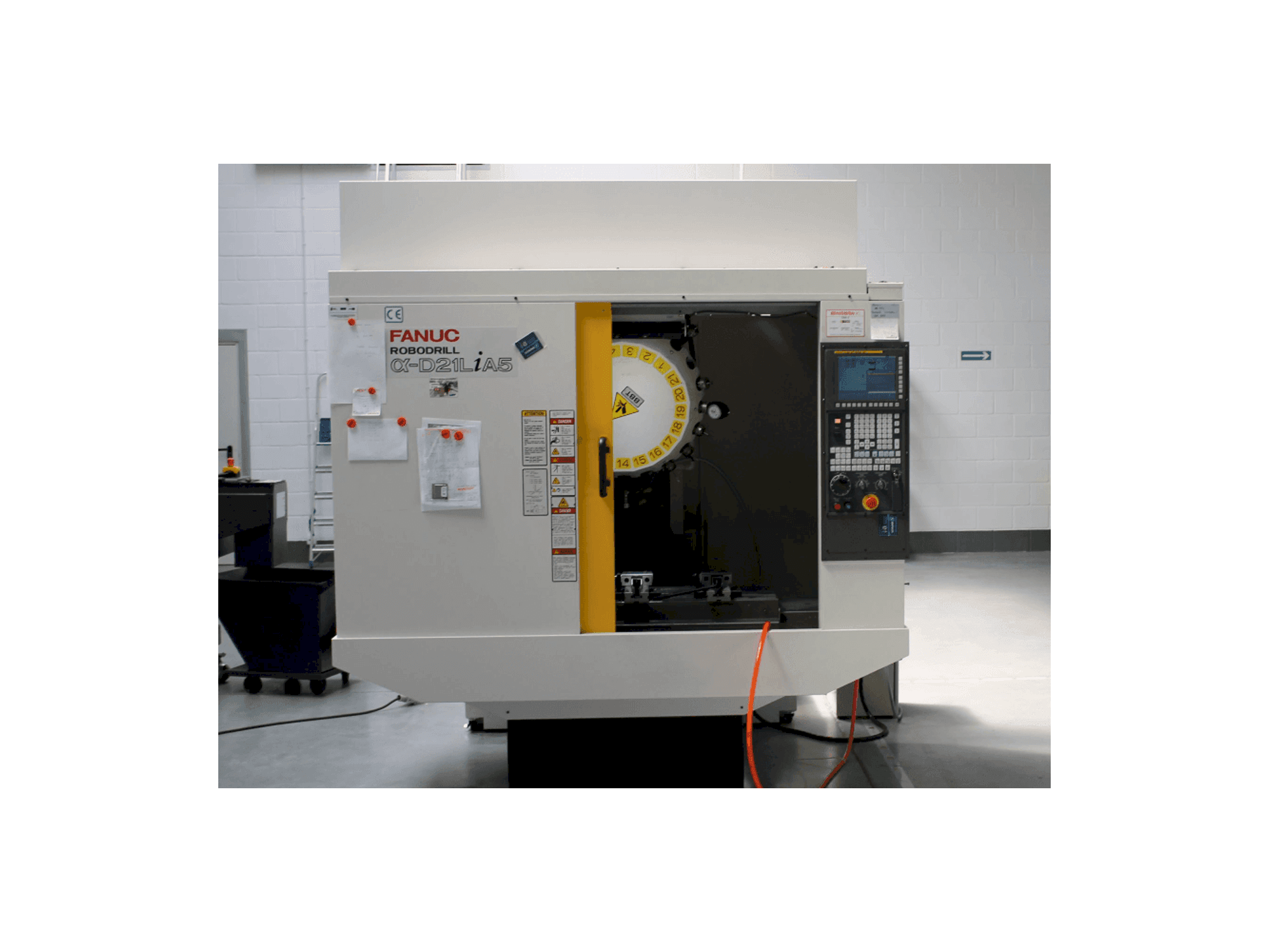 Masina FANUC RoboDrill D21LiA5 eestvaade