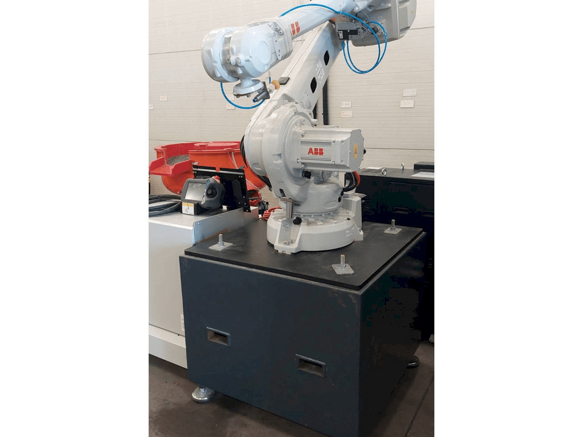 Masina ABB IRB 4600 eestvaade