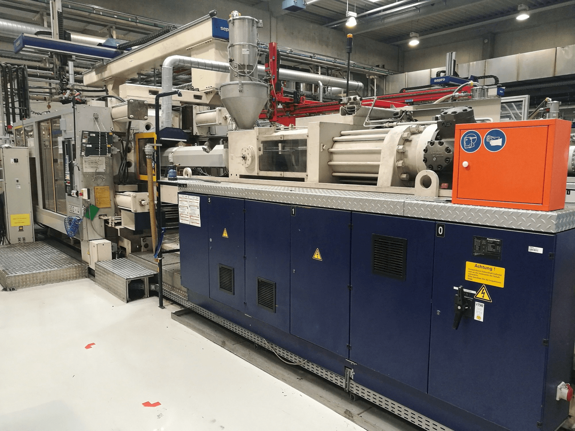 Masina Krauss Maffei 800-5000 MC eestvaade