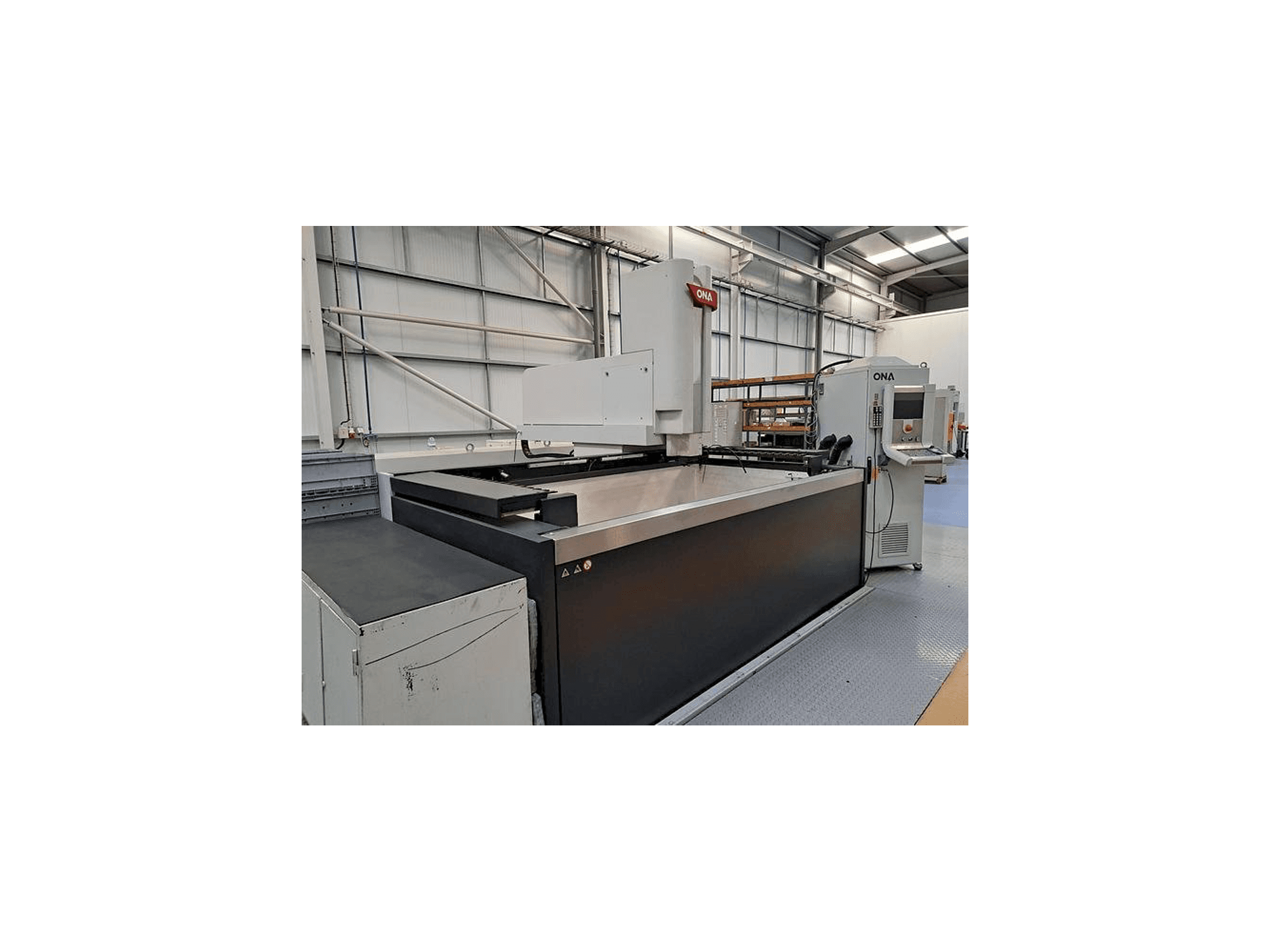 Masina ONA QX8 B1 L eestvaade