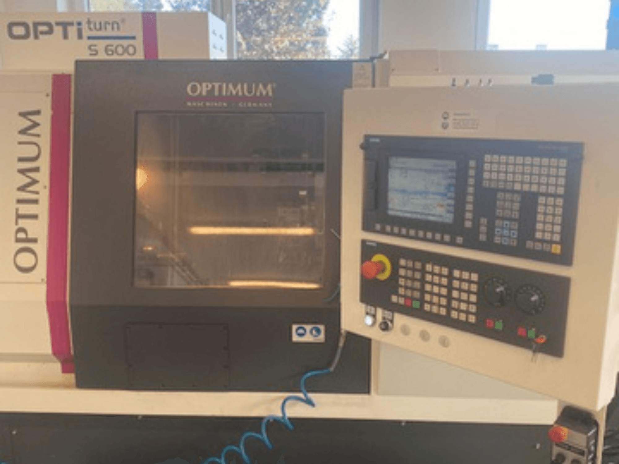 Optimum OPTIturn S 600 horisontaalne treipink, esivaade, millel on näha juhtpaneel ja ekraan.