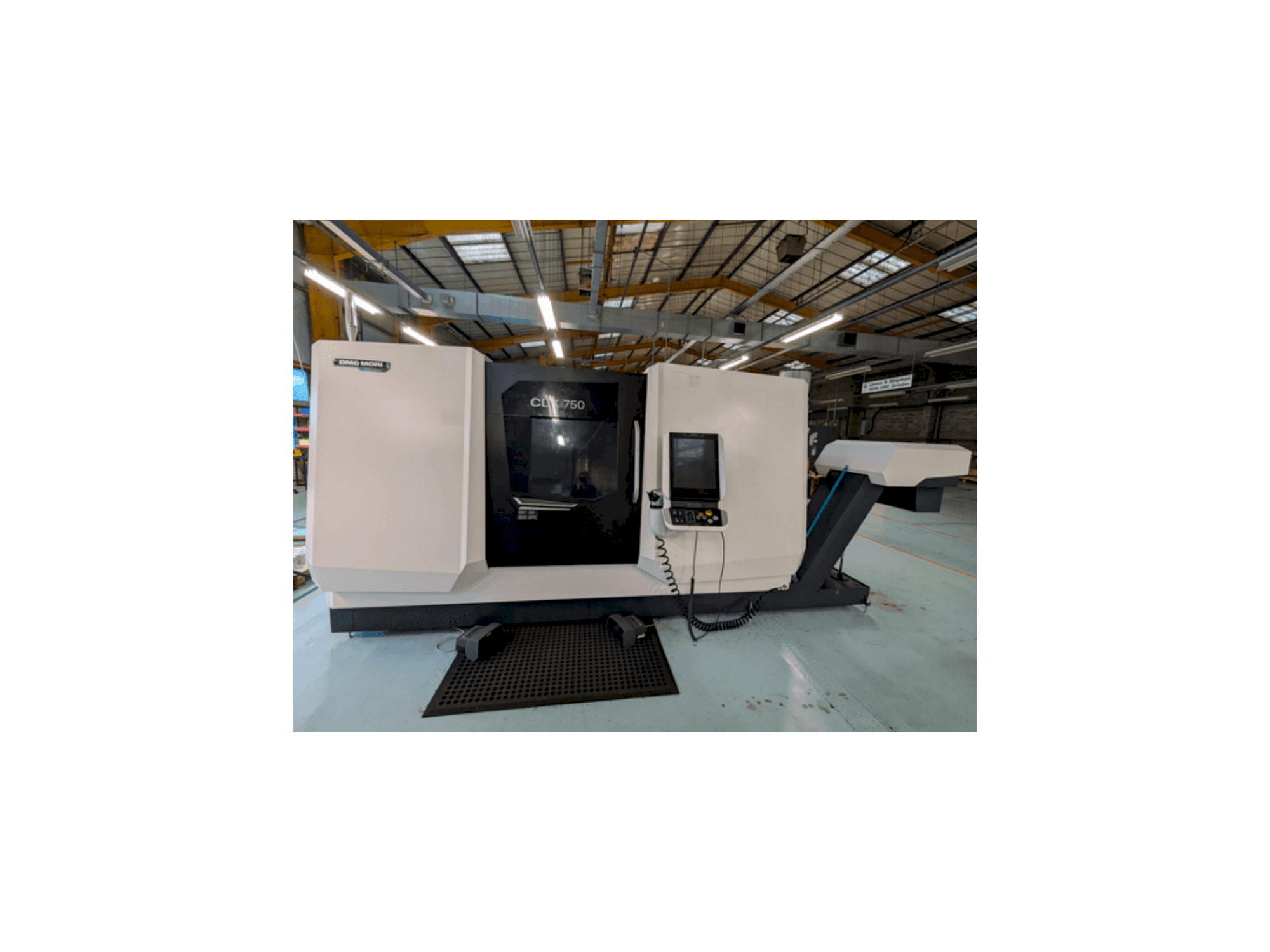 Masina DMG MORI CLX750 V4 eestvaade