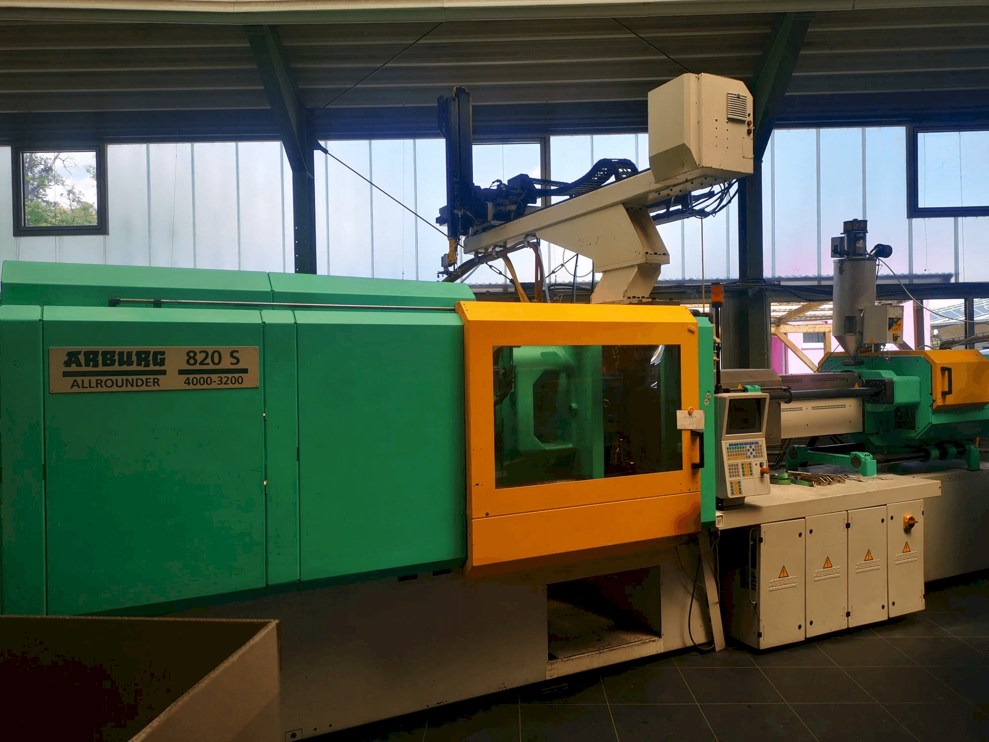 Masina Arburg 820S 4000 / 3200 eestvaade