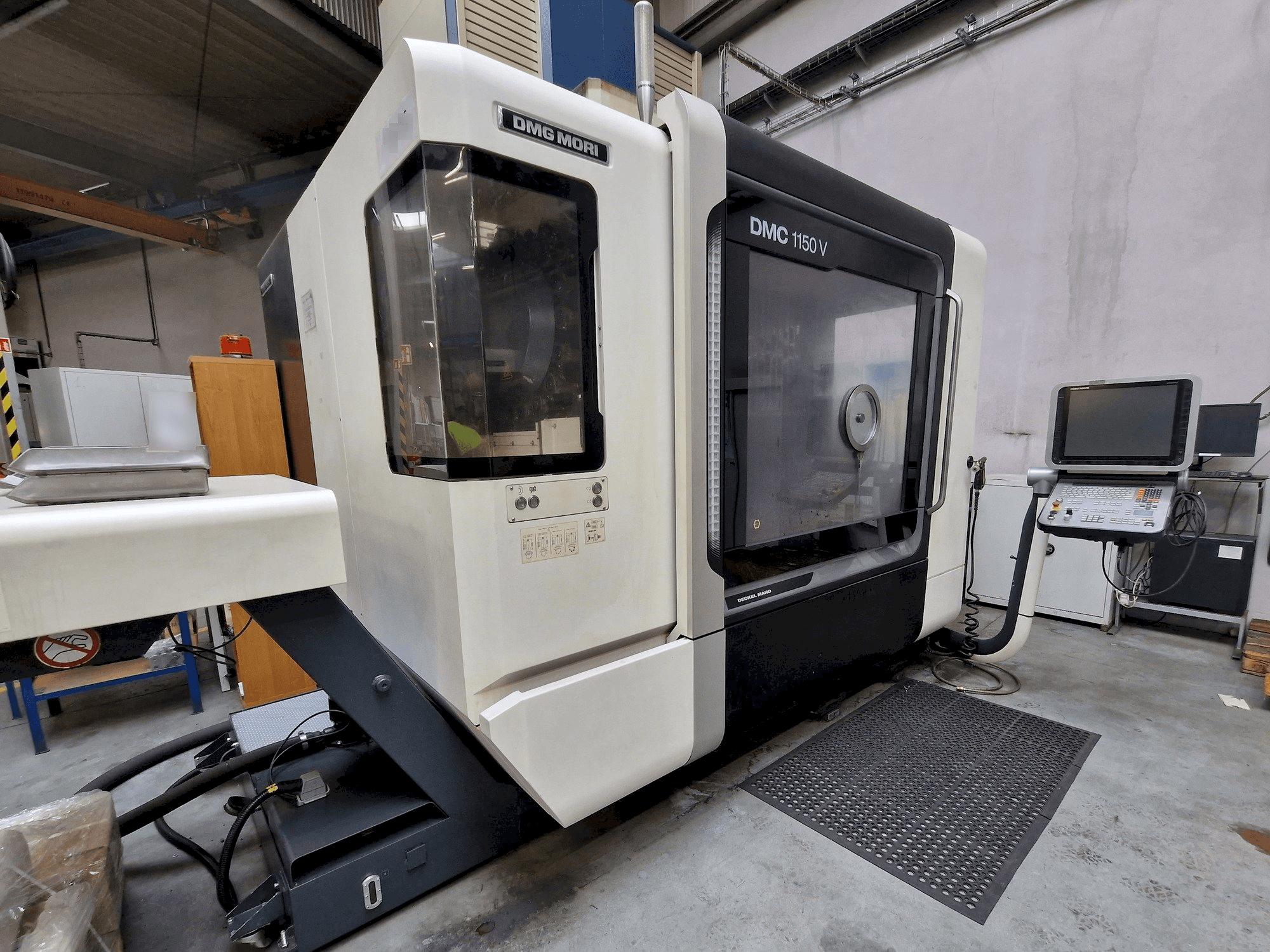 Masina DMG MORI DMC 1150 V vasaku külje vaade