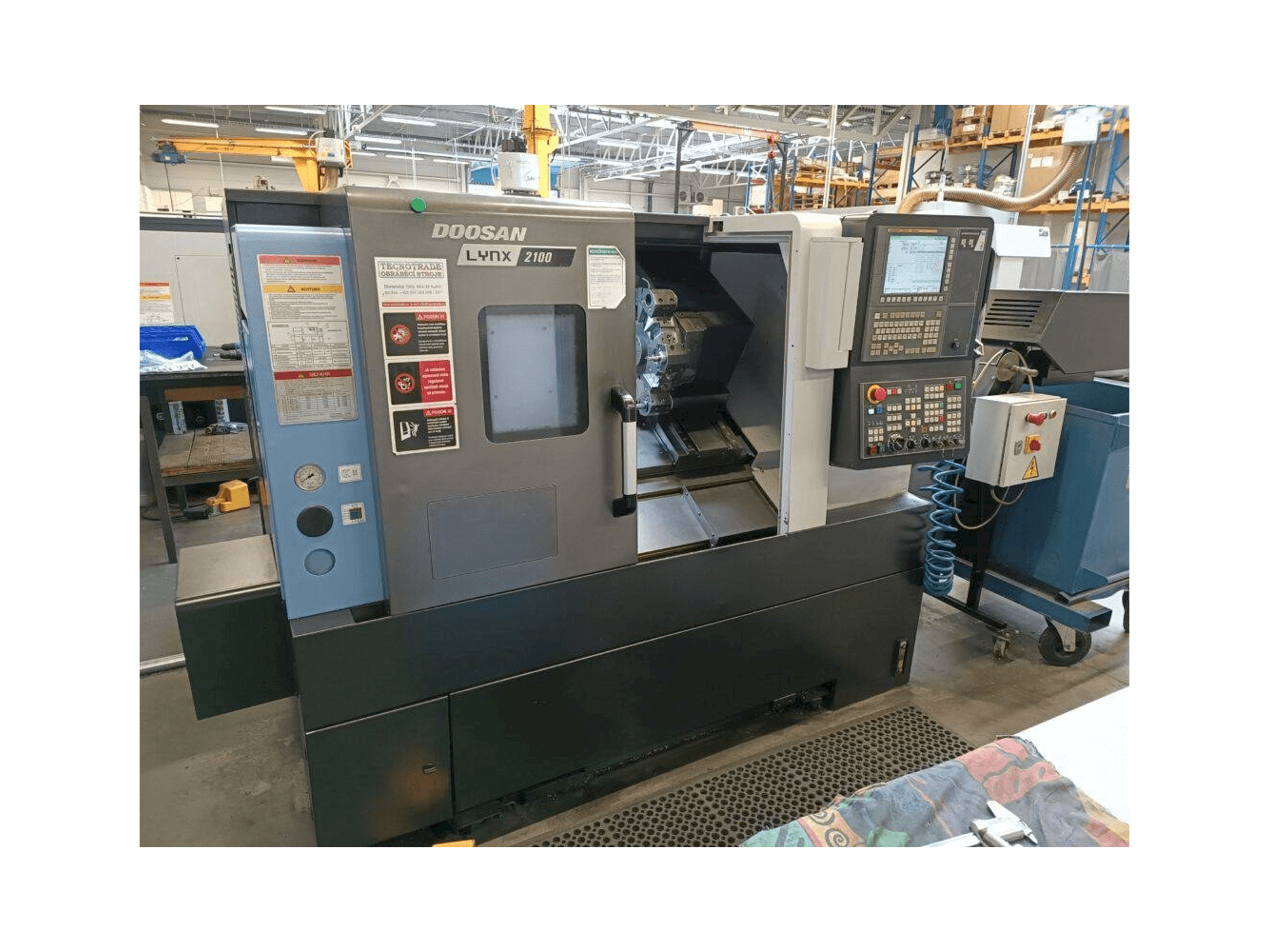 Masina DOOSAN Lynx 2100A eestvaade